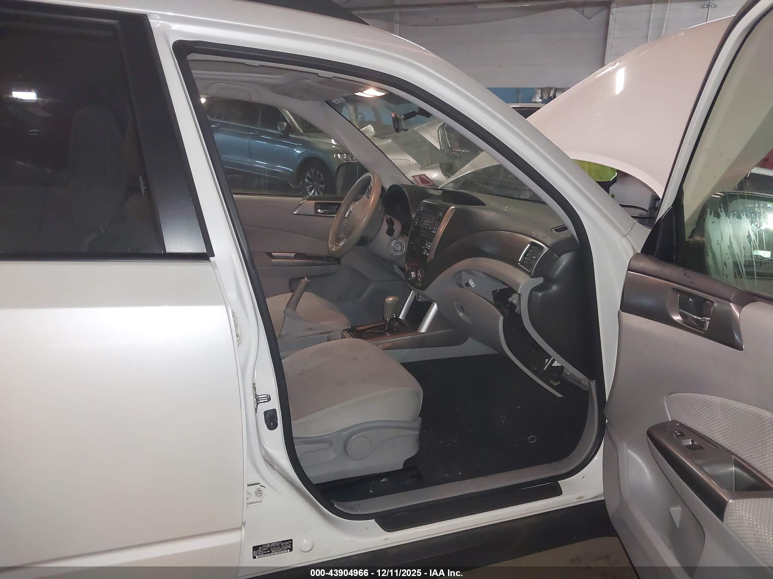 SUBARU FORESTER image 5