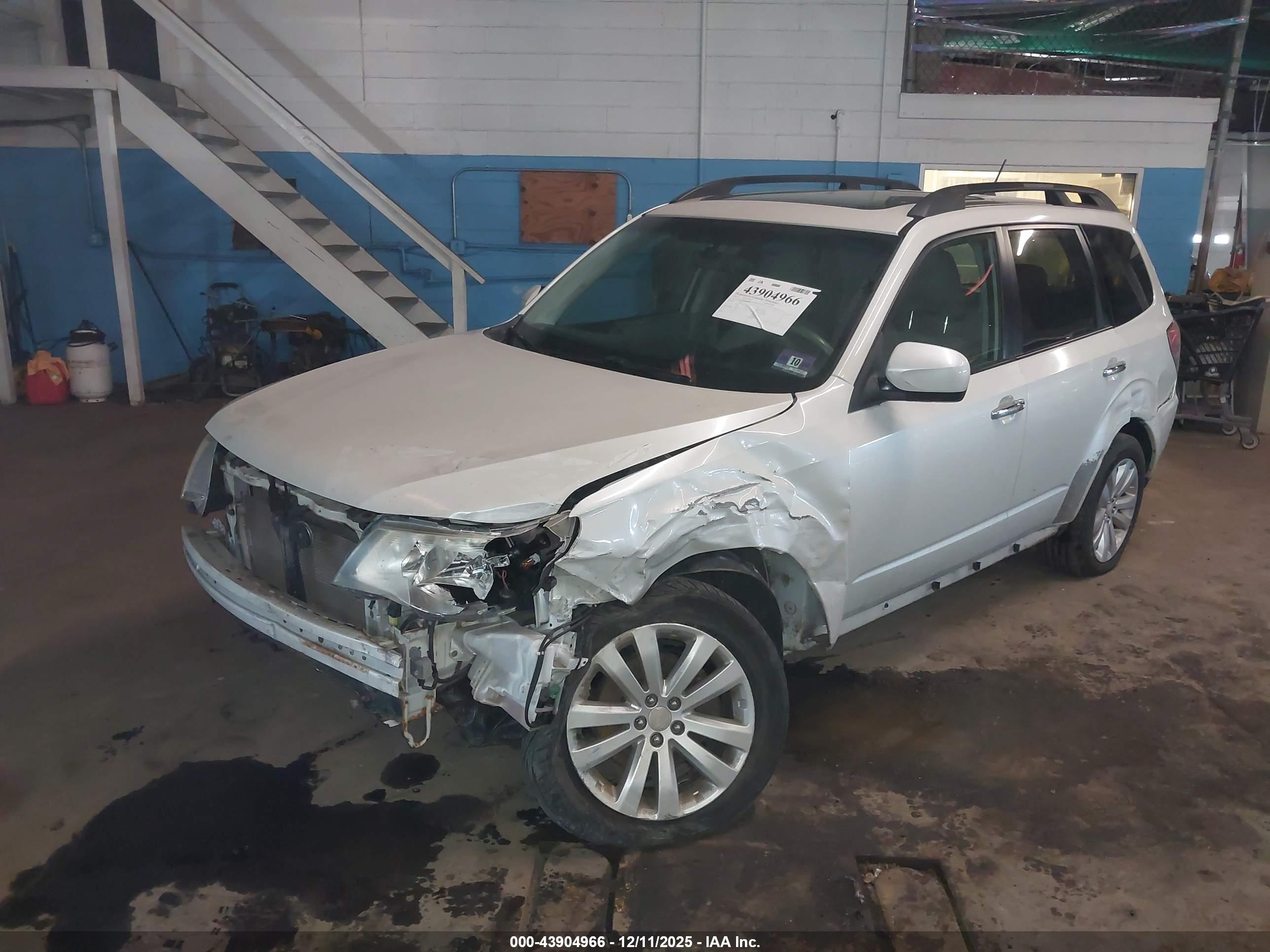 SUBARU FORESTER image 6