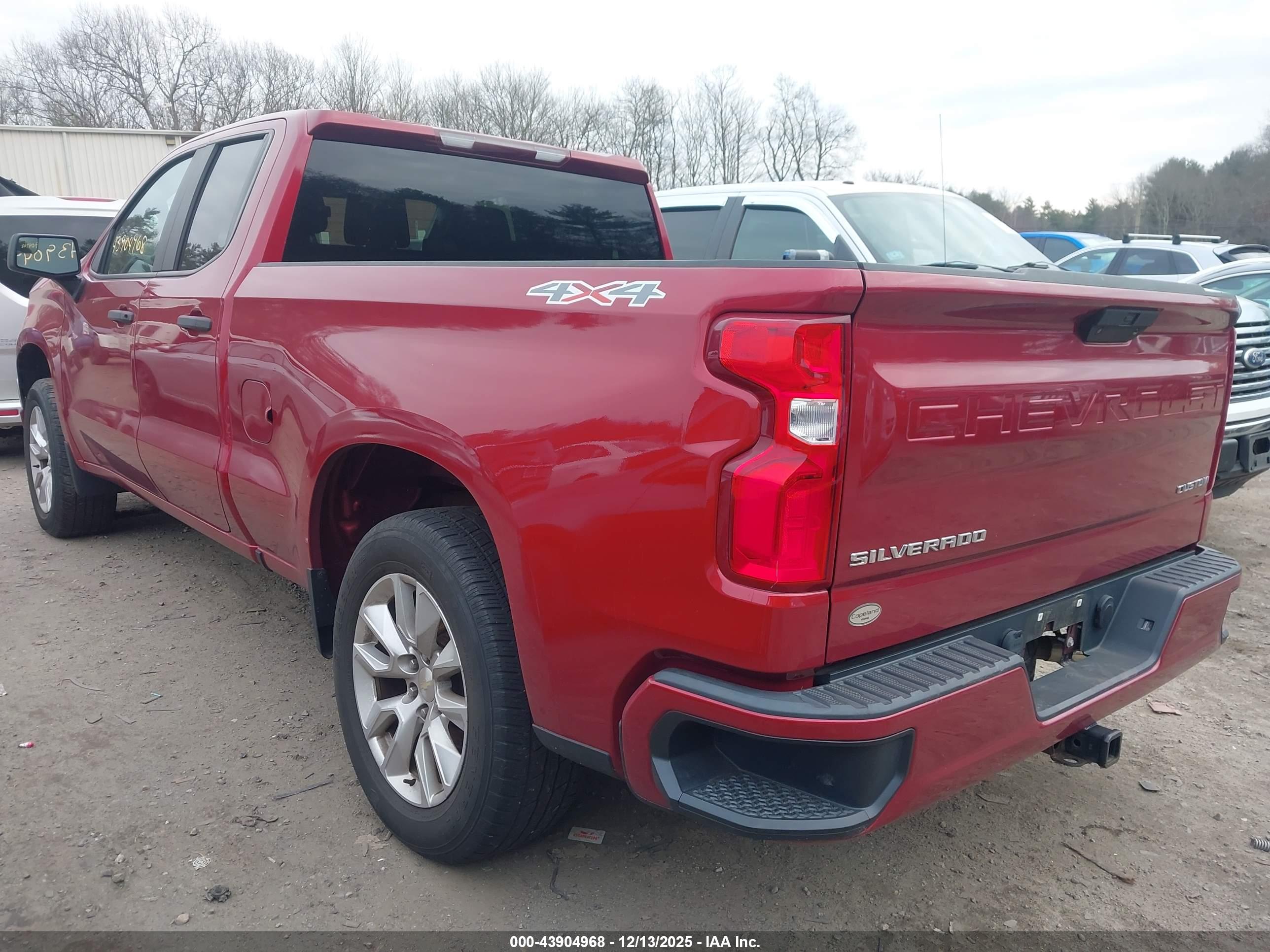 CHEVROLET SILVERADO image 3