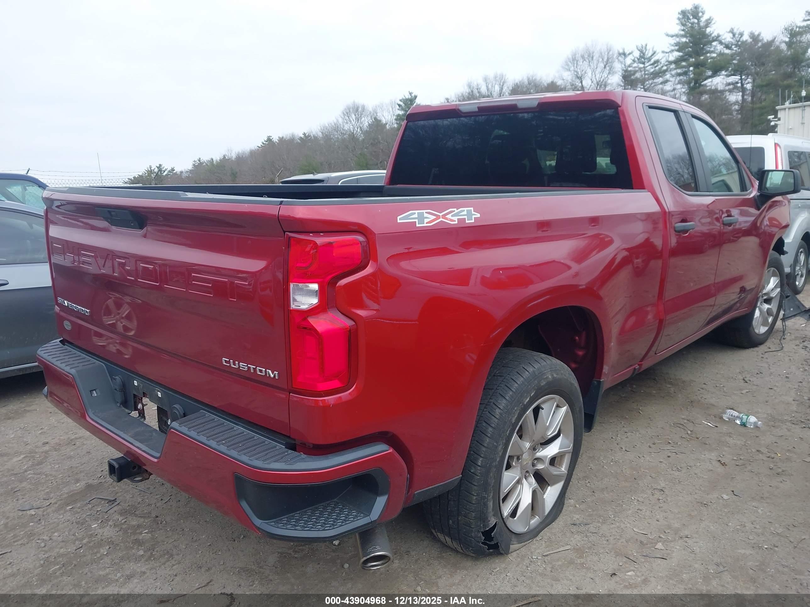 CHEVROLET SILVERADO image 4