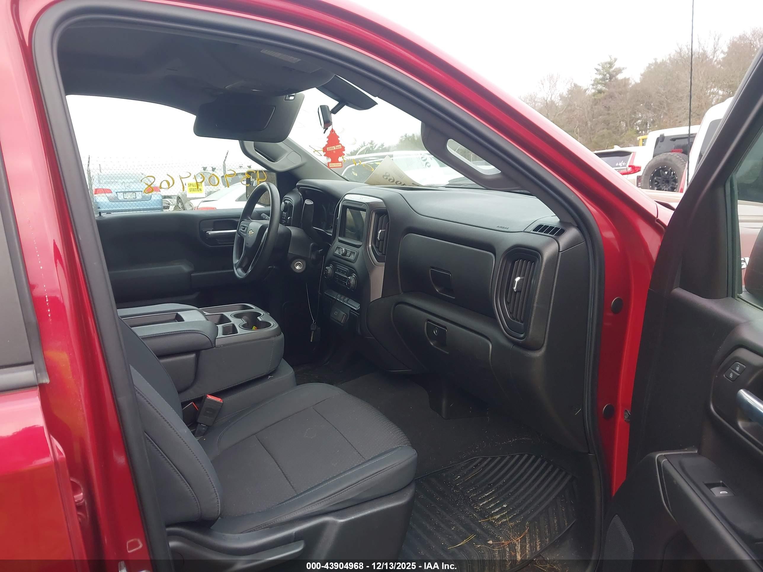 CHEVROLET SILVERADO image 5