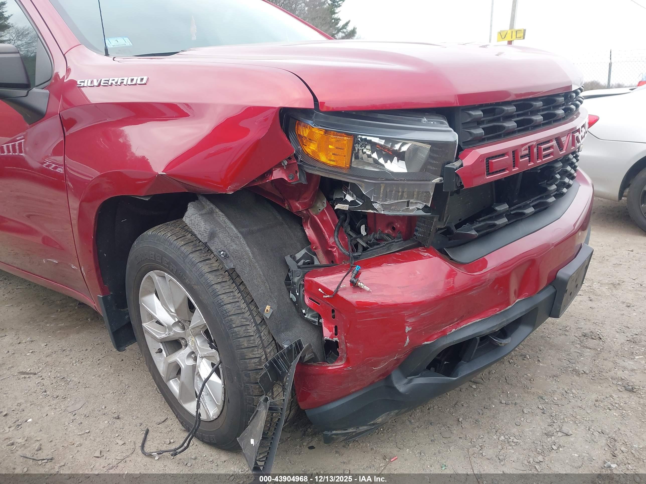 CHEVROLET SILVERADO image 6