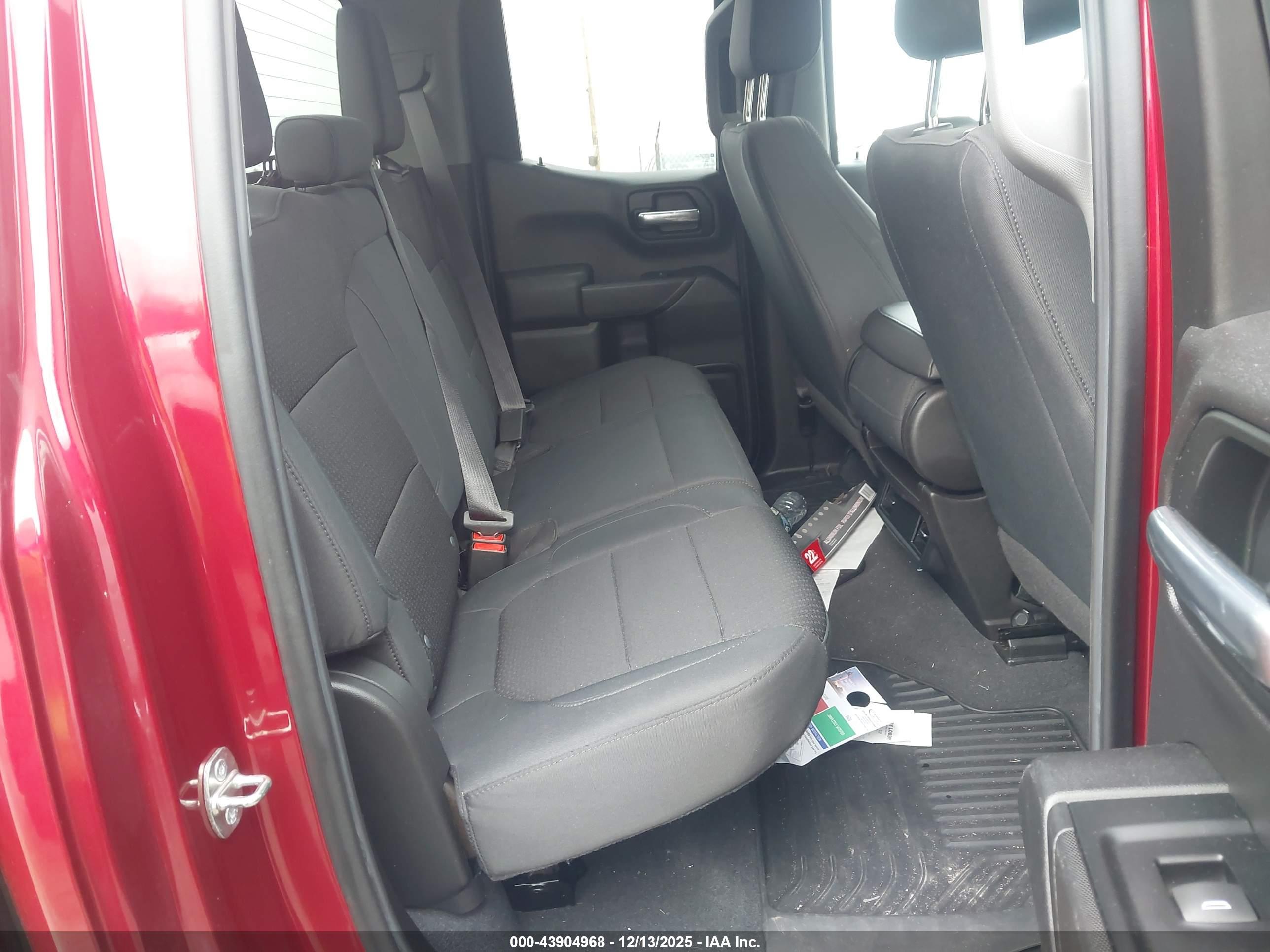 CHEVROLET SILVERADO image 8