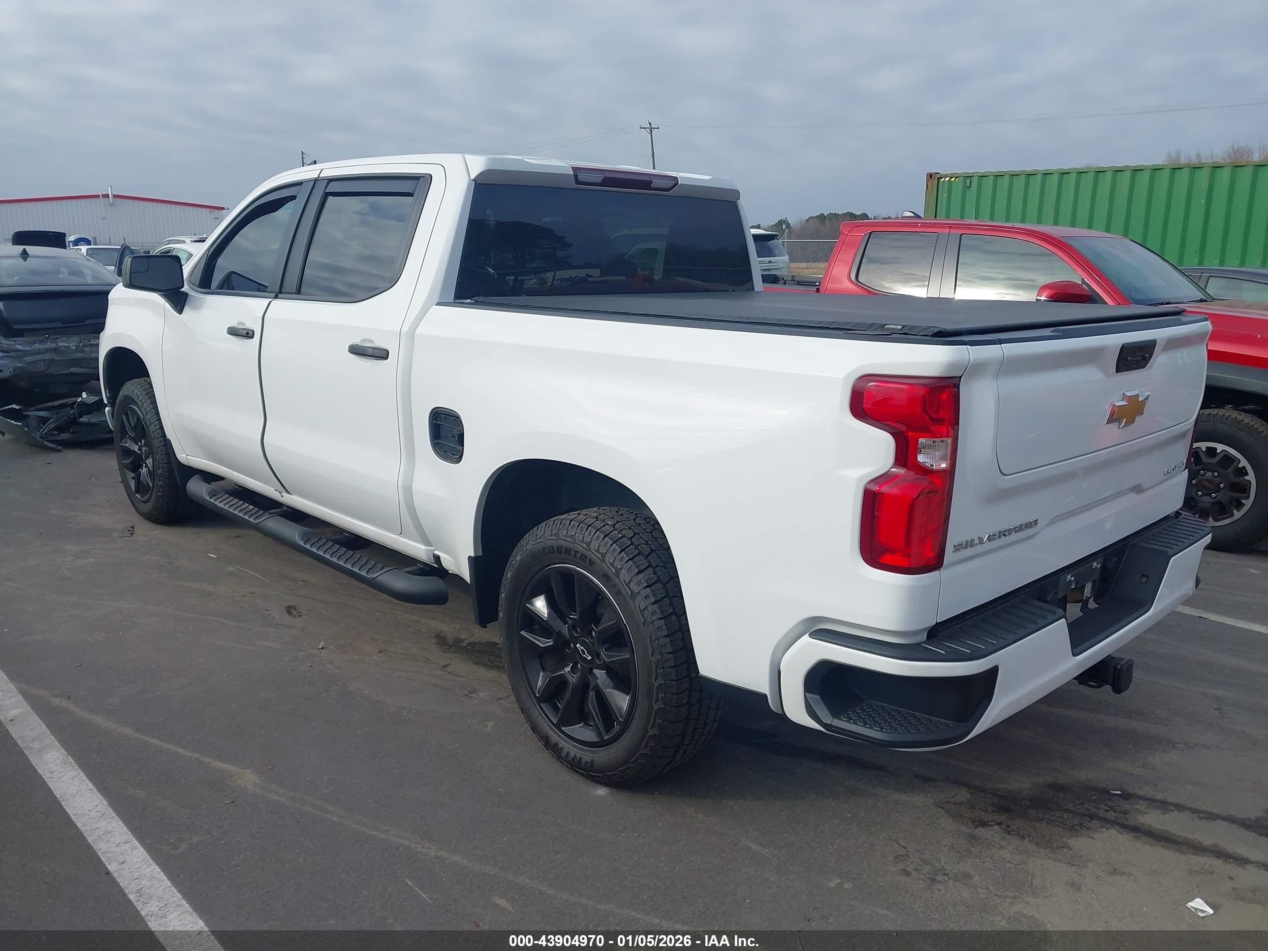 CHEVROLET SILVERADO image 3
