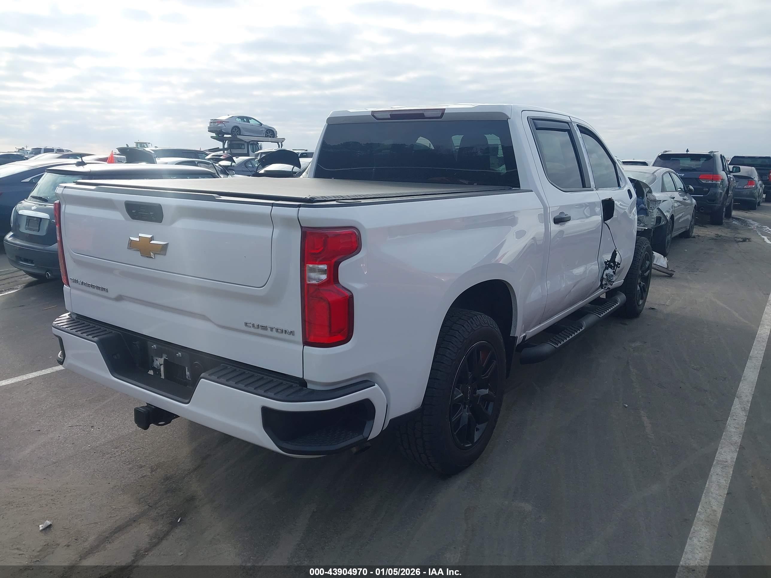 CHEVROLET SILVERADO image 4
