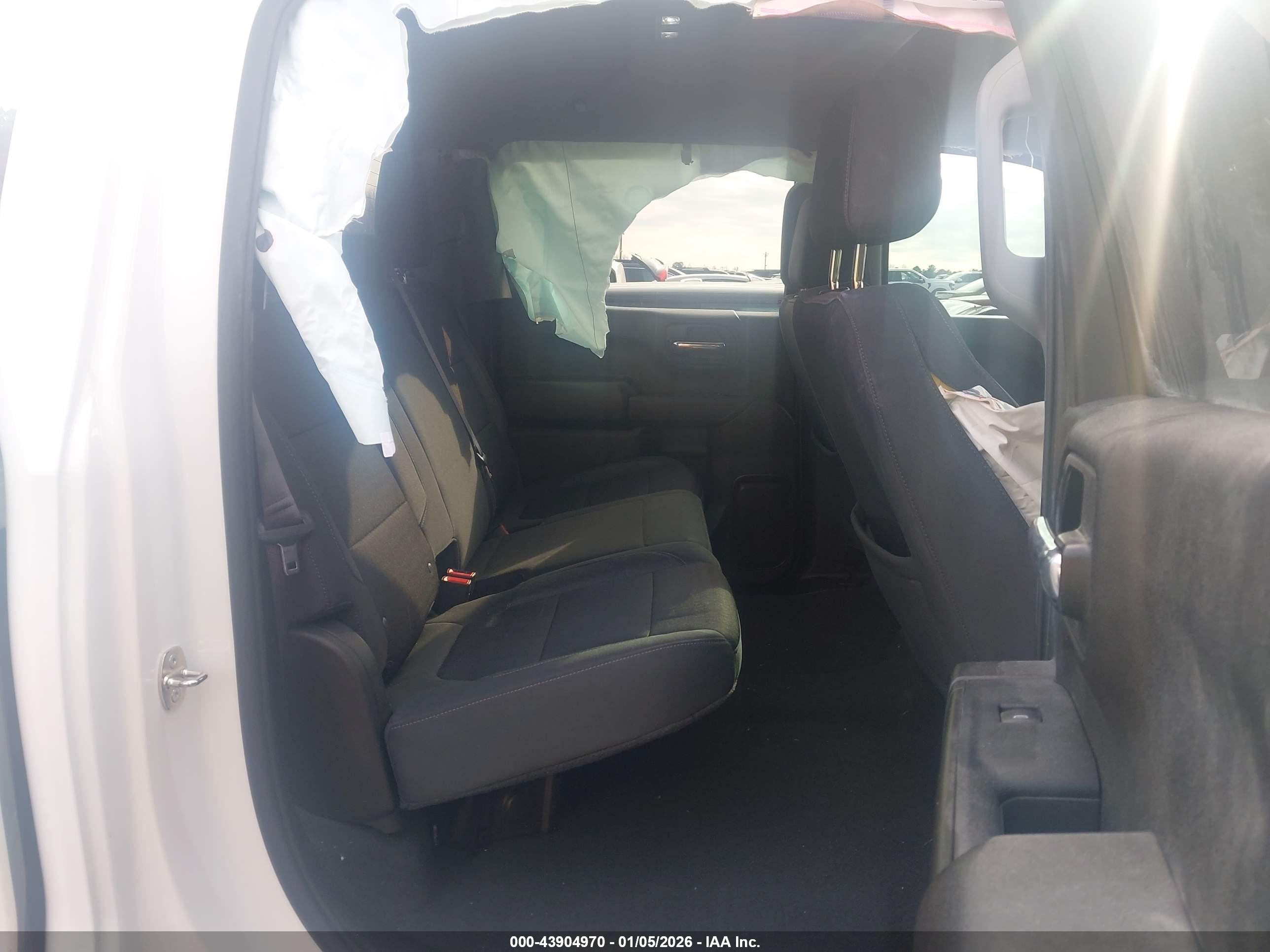 CHEVROLET SILVERADO image 8