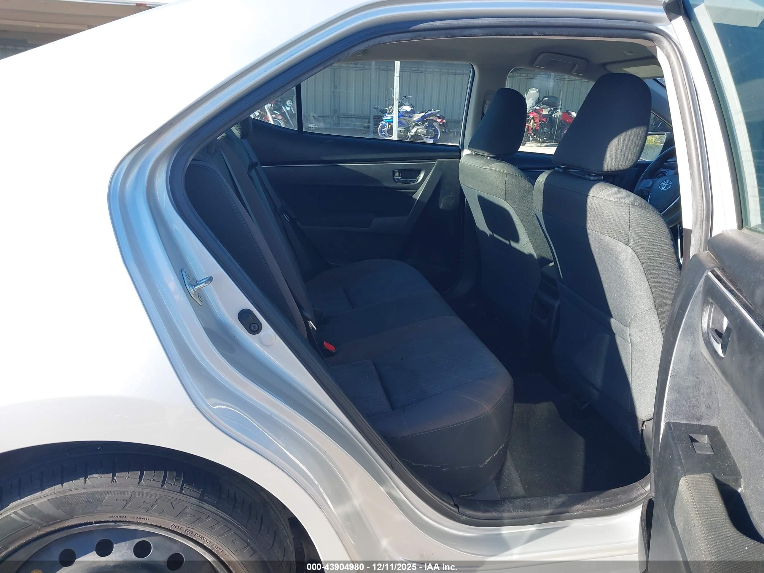 TOYOTA COROLLA image 8
