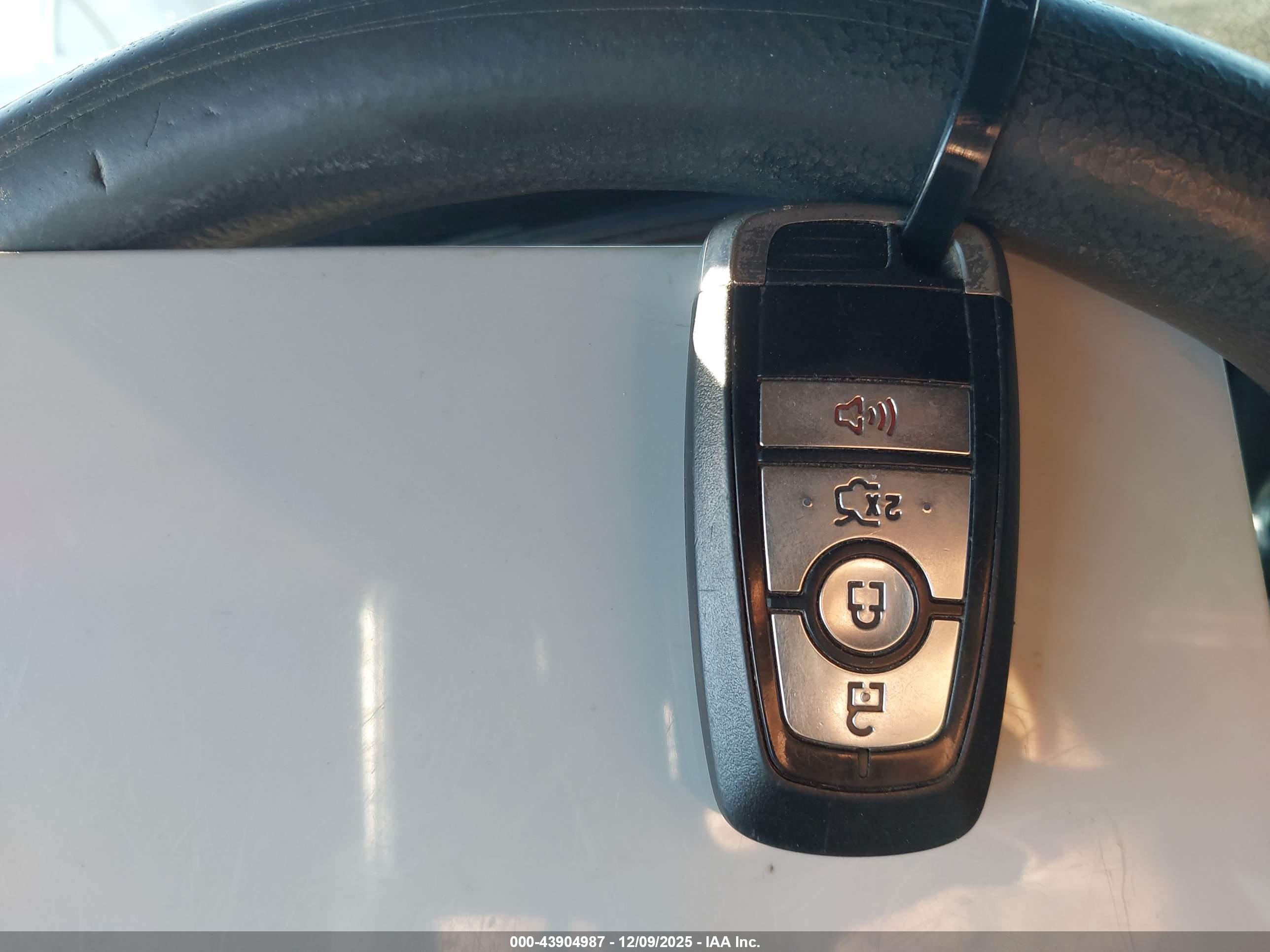 FORD FUSION image 11