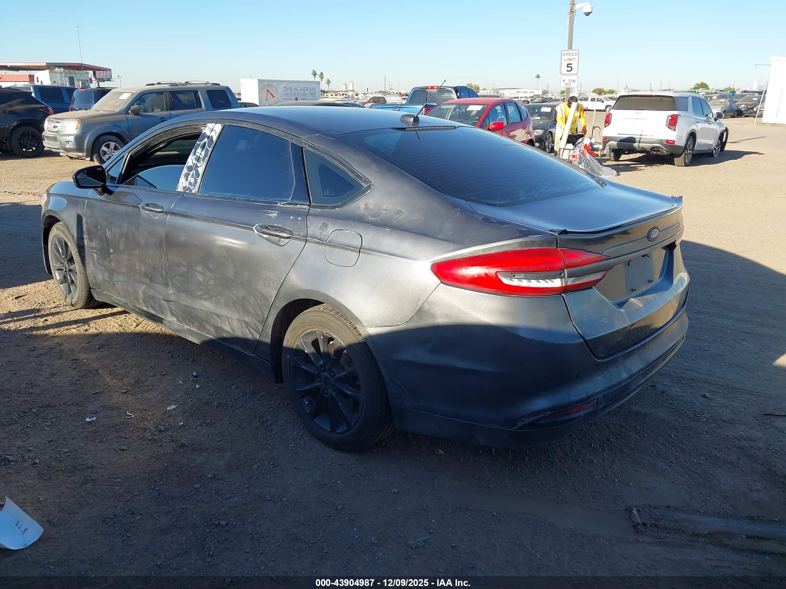 FORD FUSION image 3