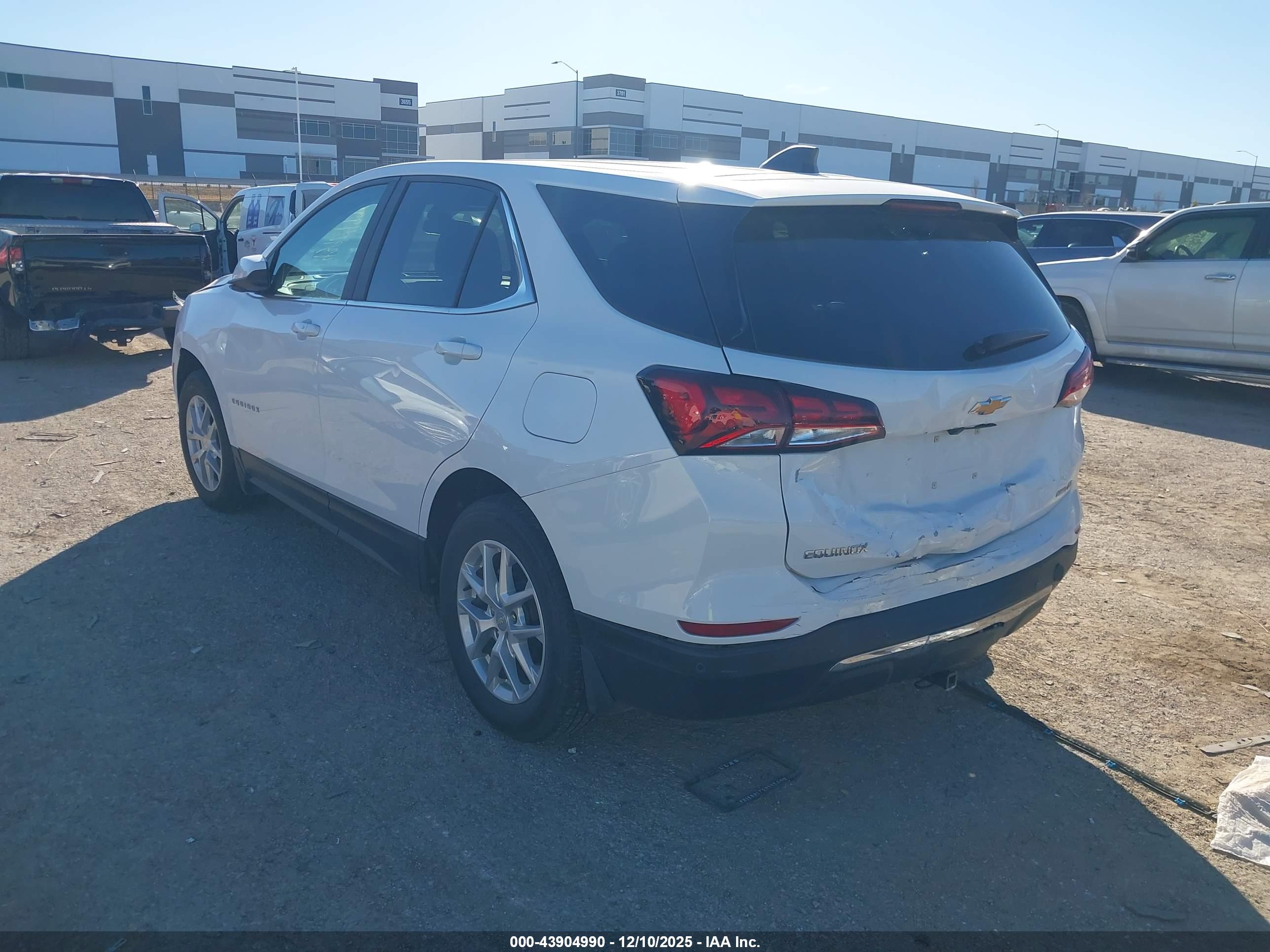 CHEVROLET EQUINOX image 3