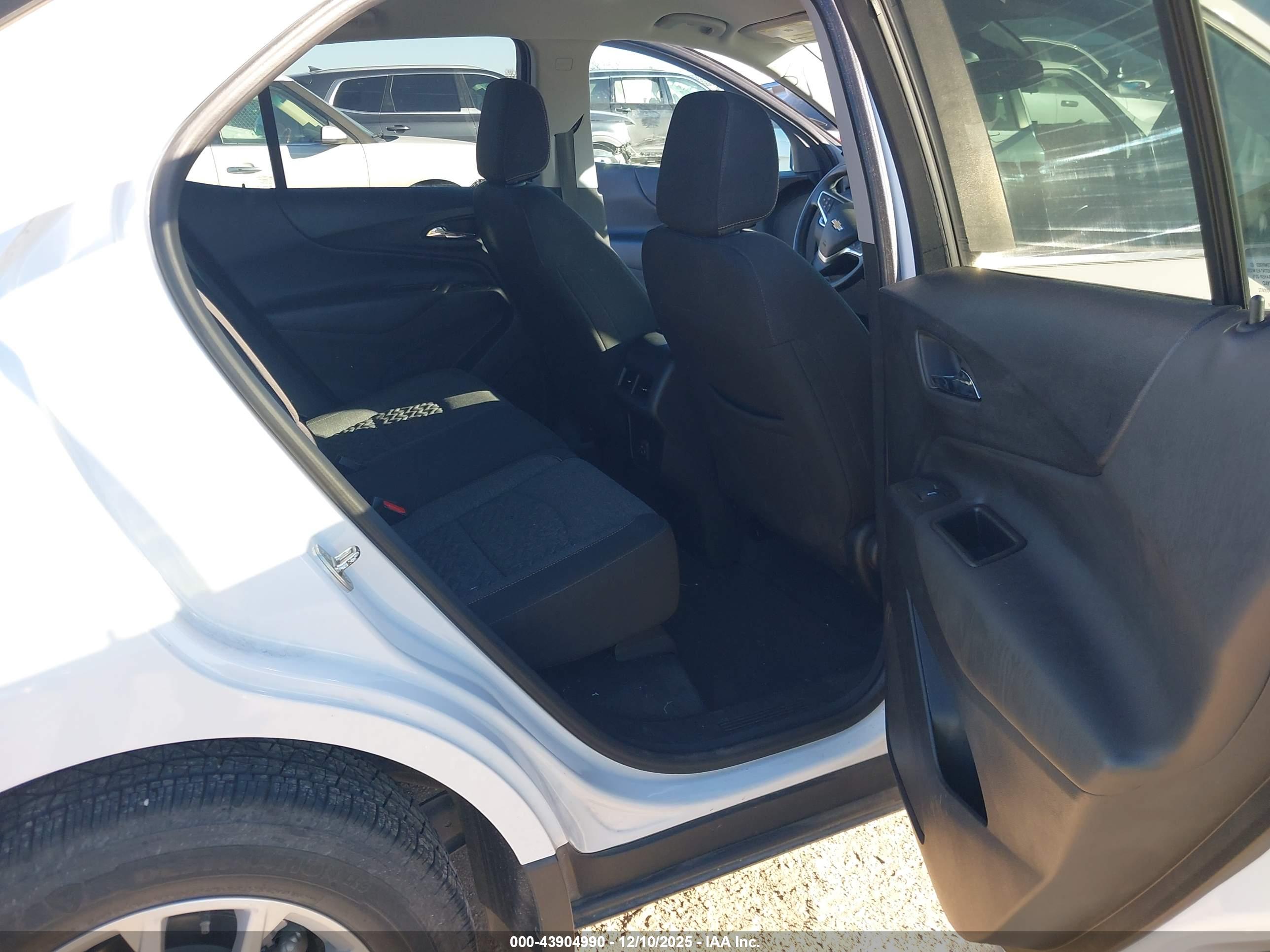 CHEVROLET EQUINOX image 8