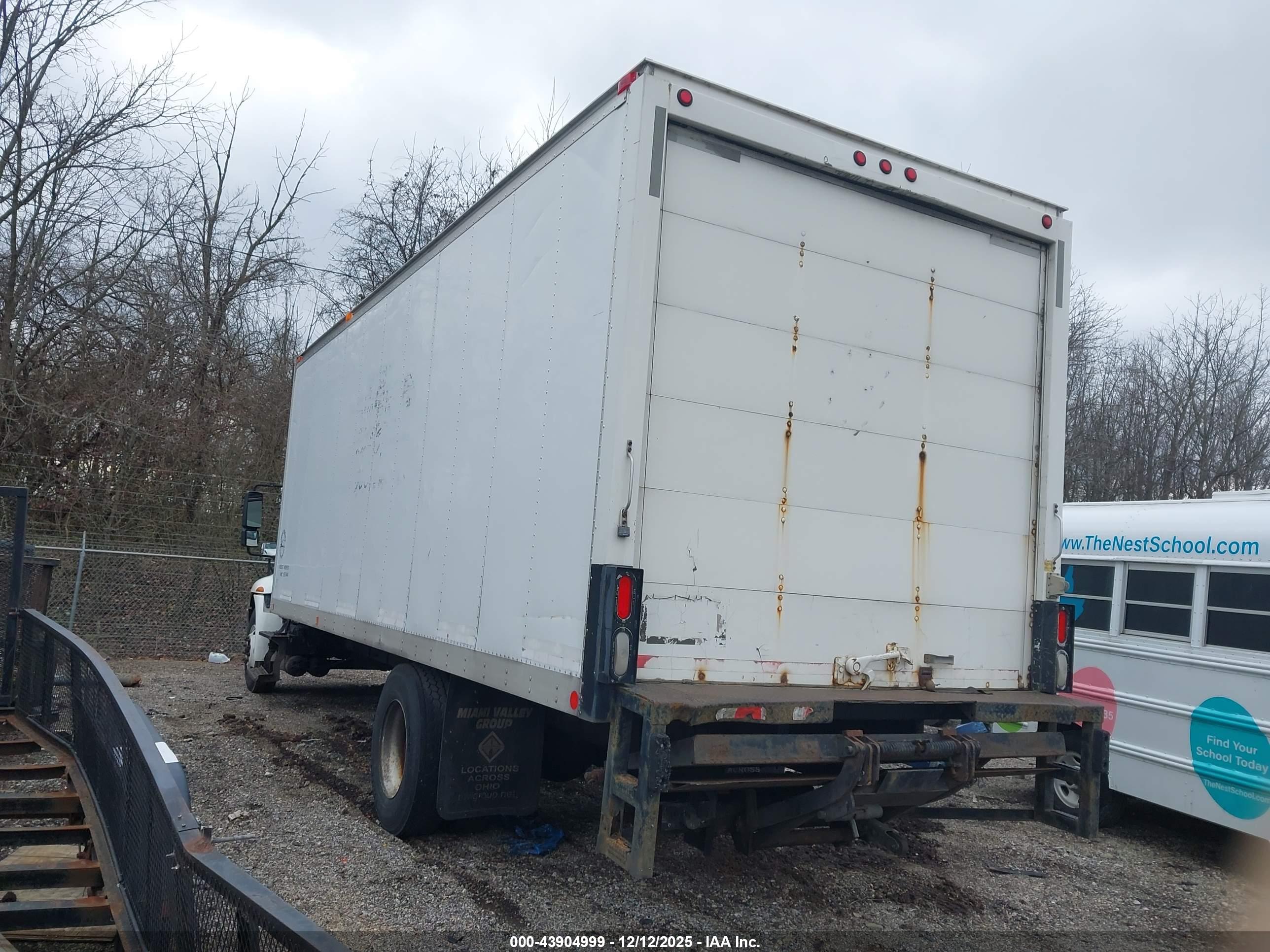 INTERNATIONAL 4000 image 3