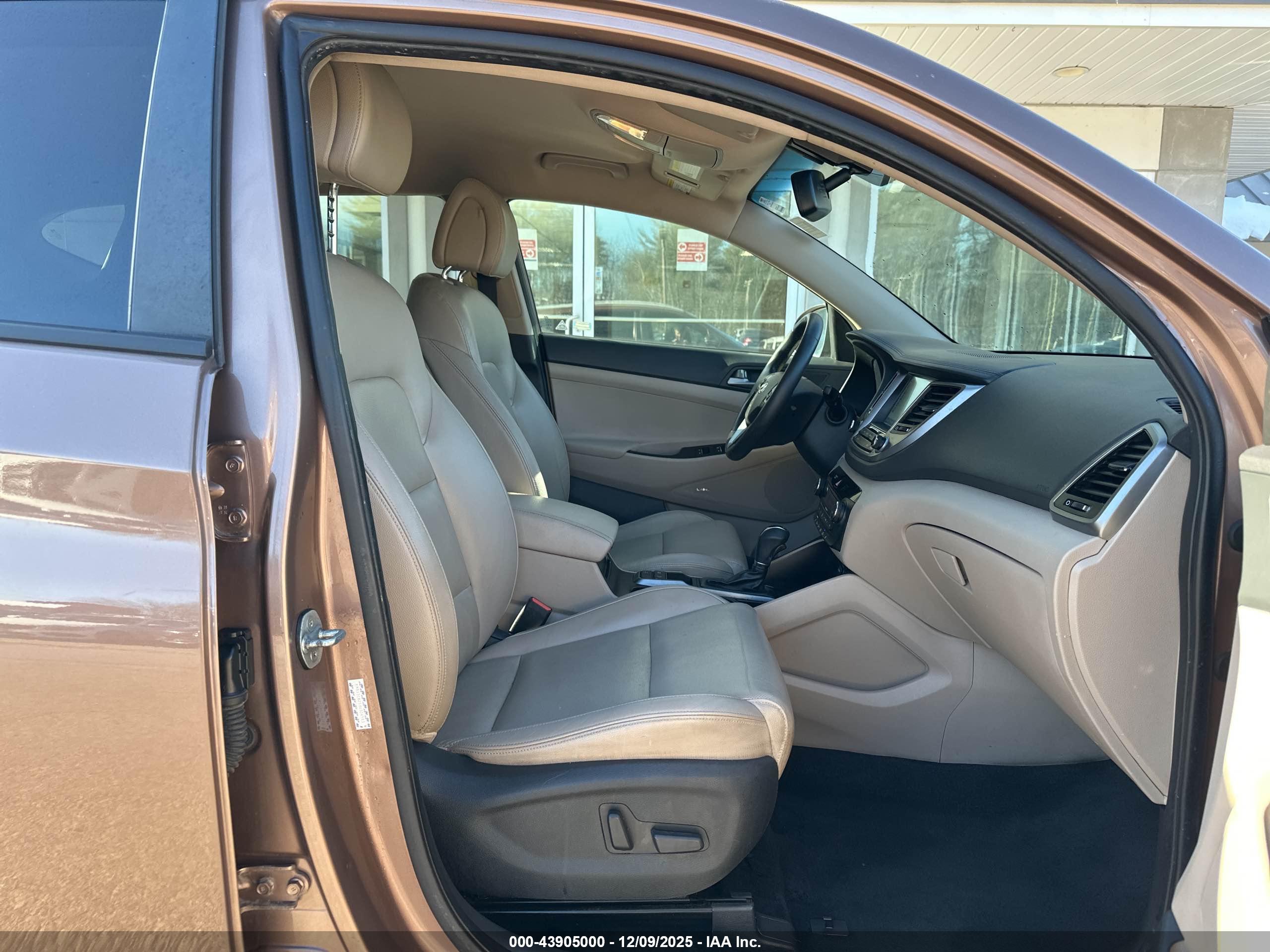 HYUNDAI TUCSON image 5