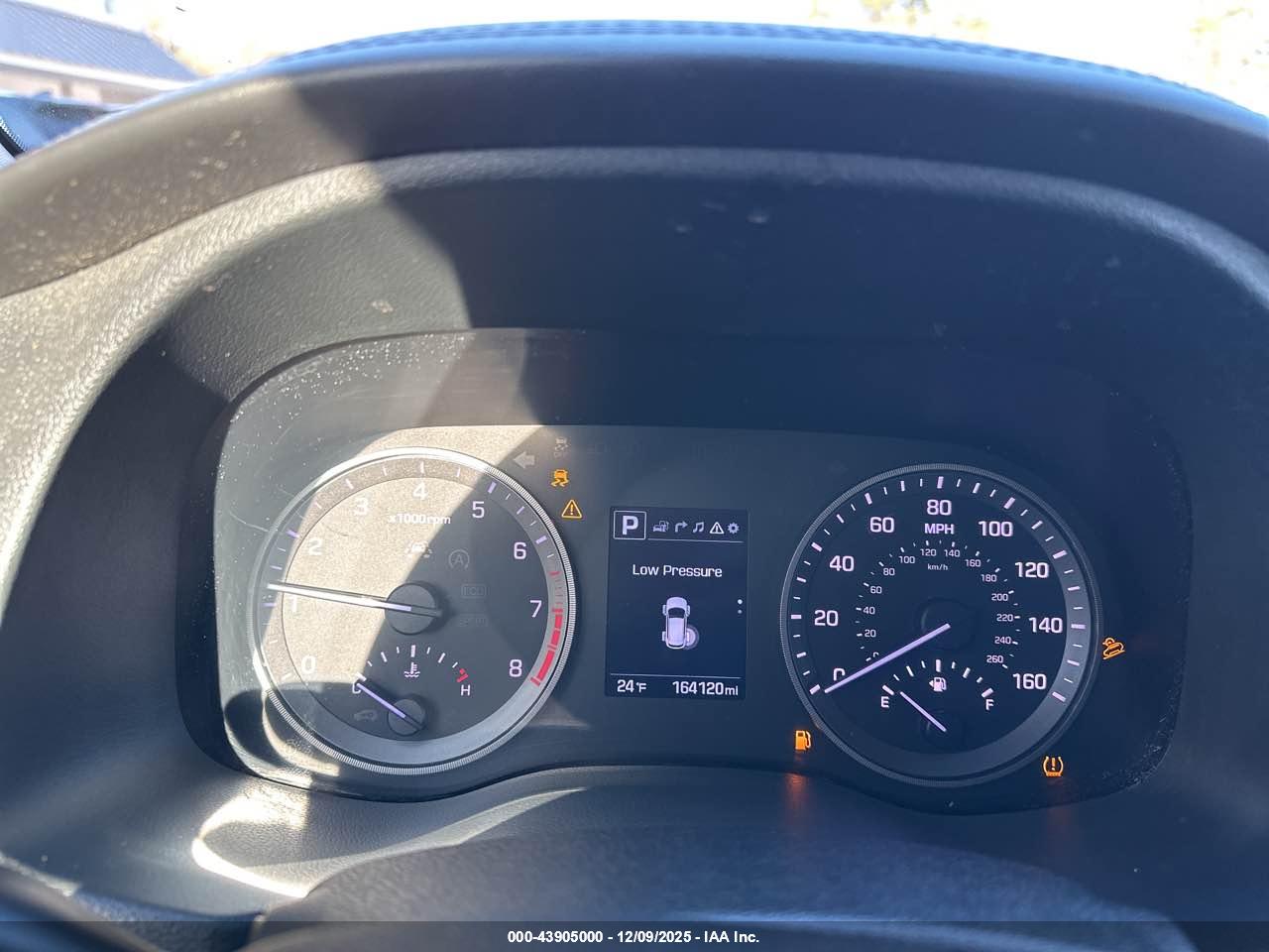 HYUNDAI TUCSON image 7