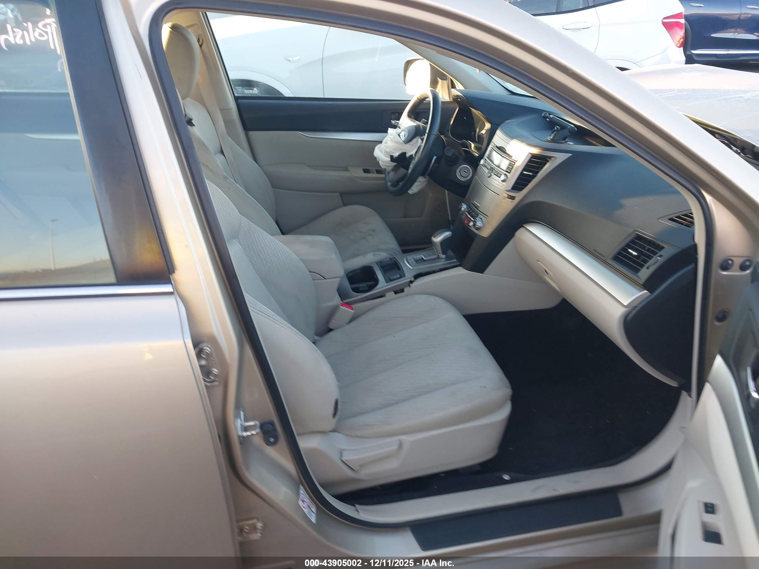 SUBARU LEGACY image 5