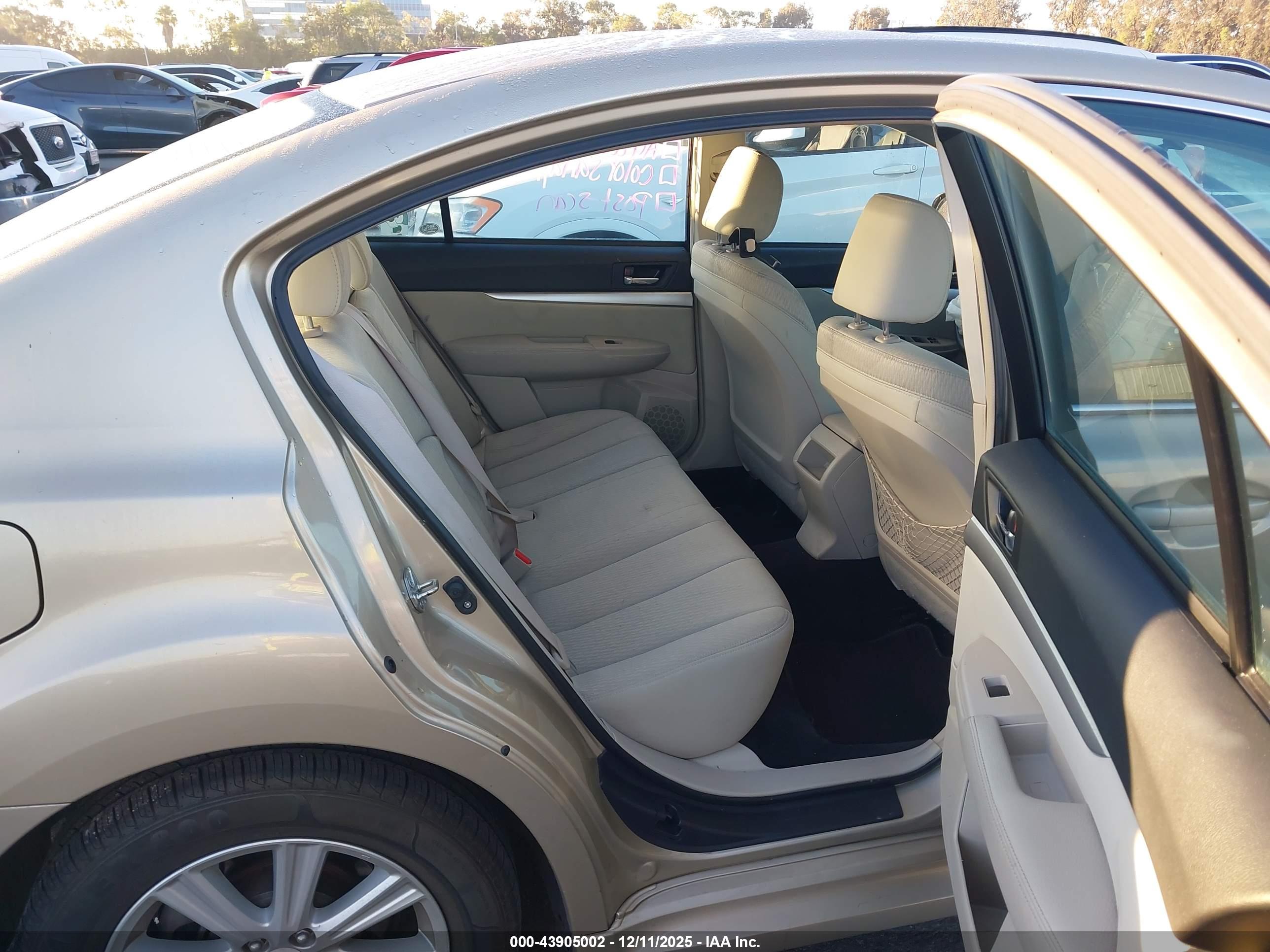 SUBARU LEGACY image 8