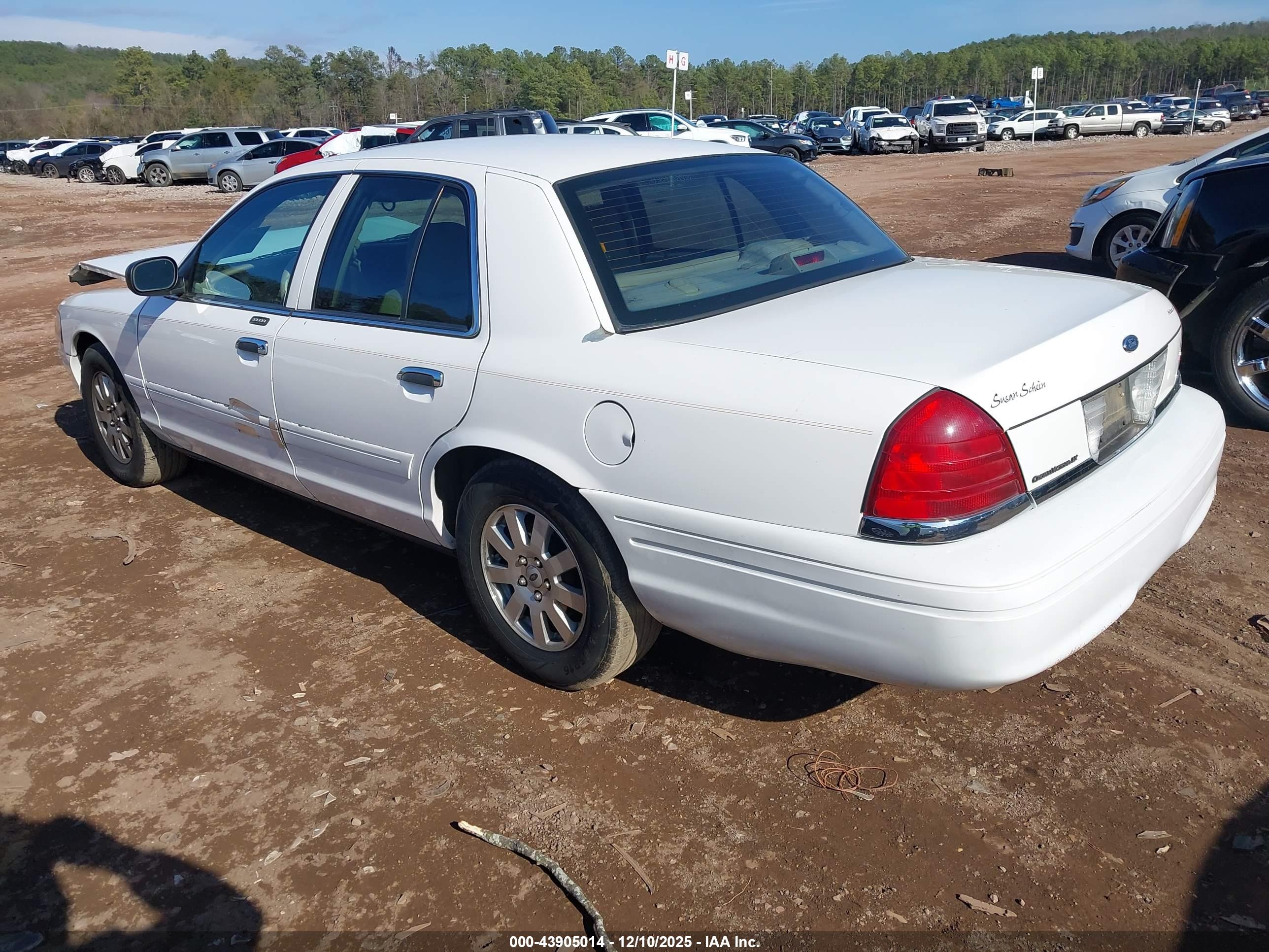 FORD CROWN image 3