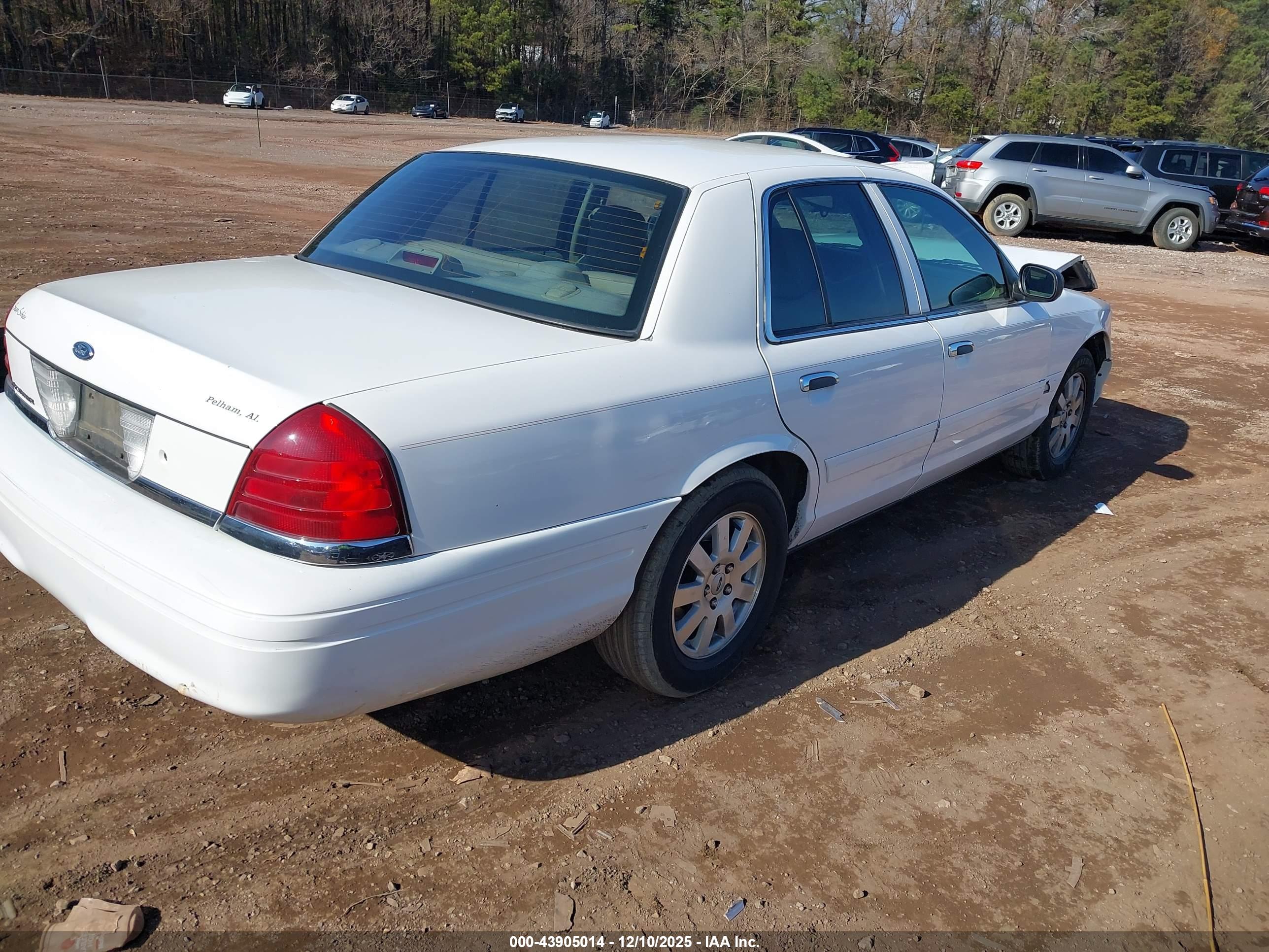 FORD CROWN image 4