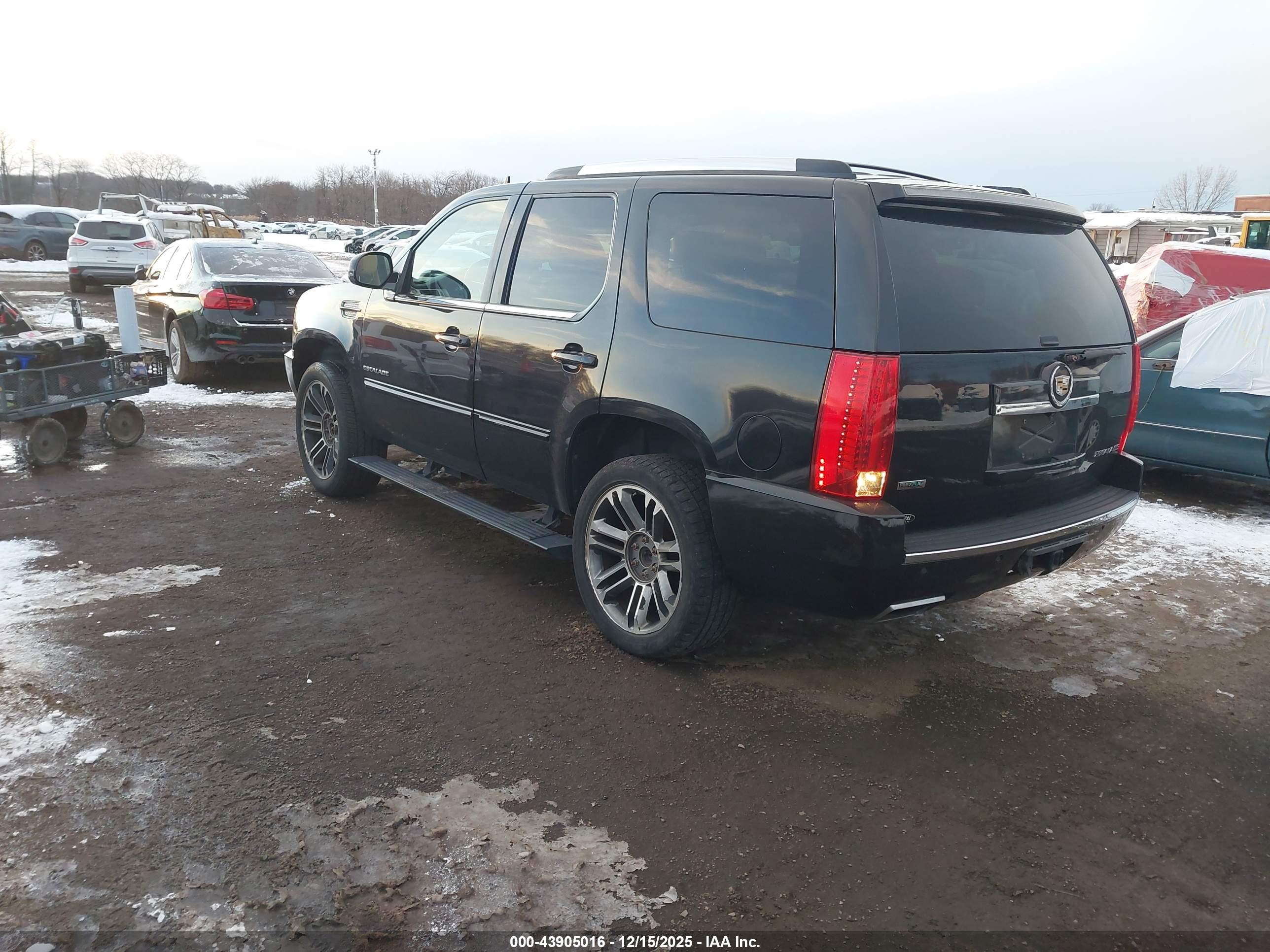 CADILLAC ESCALADE image 3