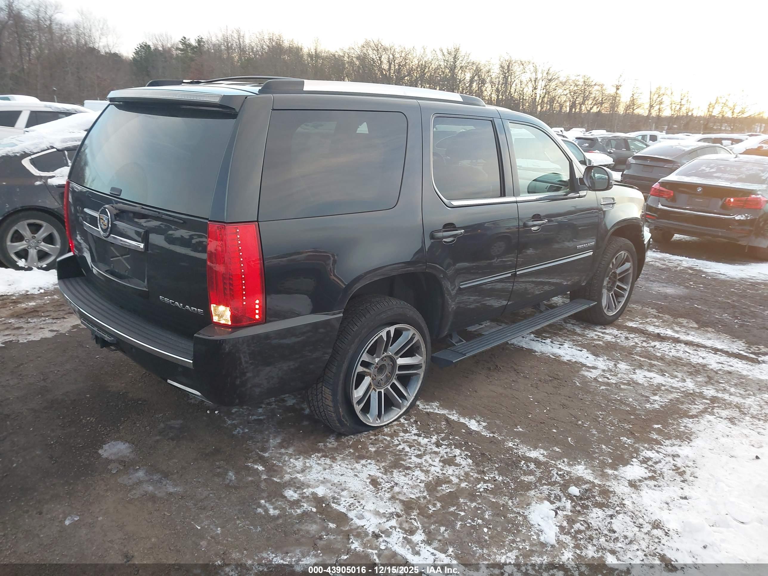 CADILLAC ESCALADE image 4