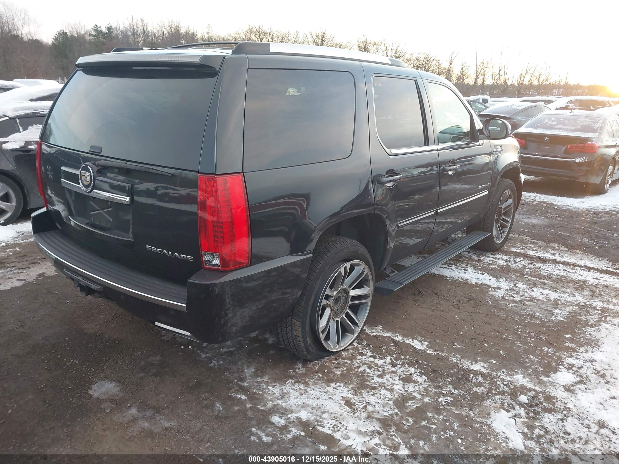 CADILLAC ESCALADE image 6