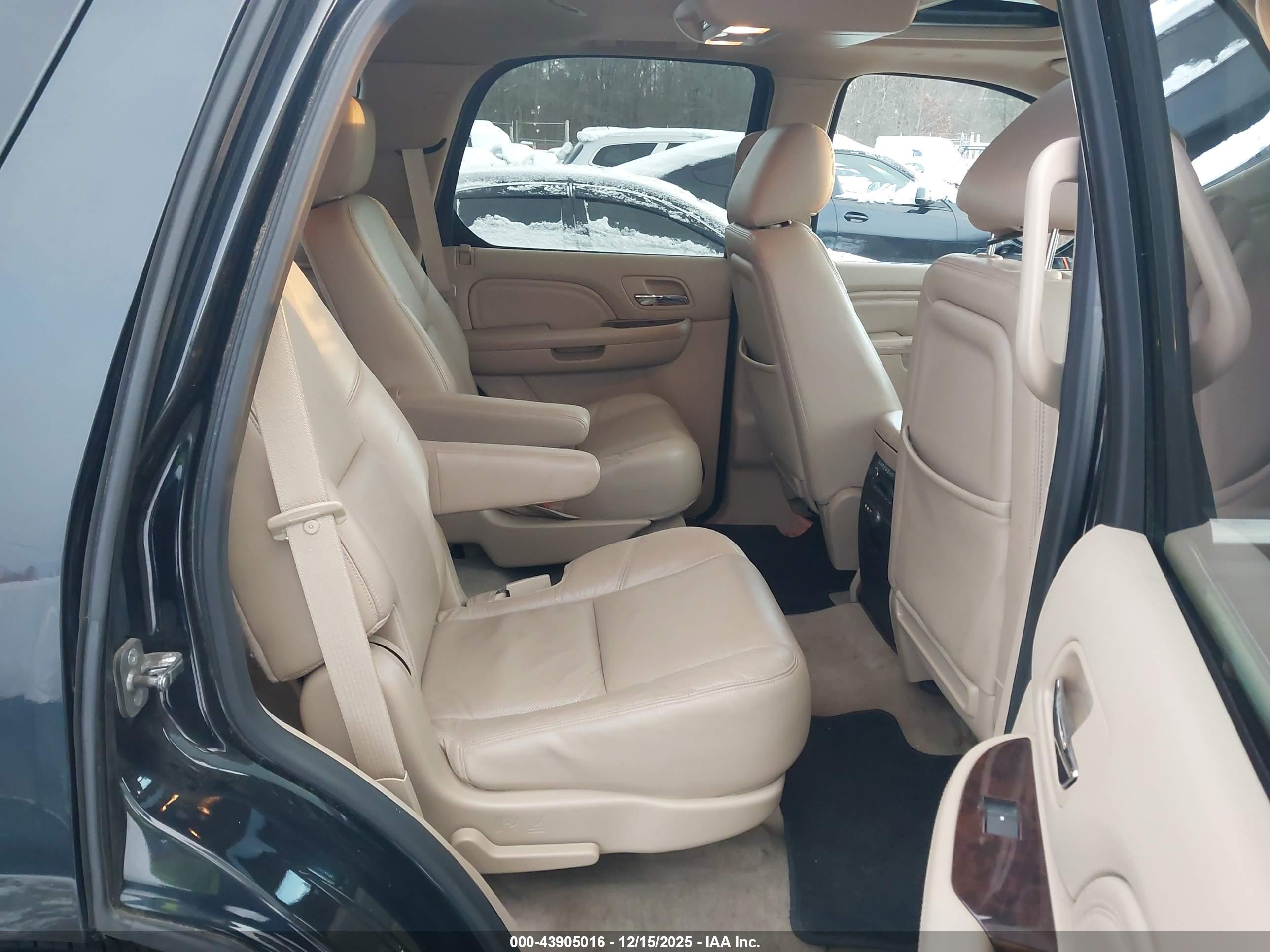 CADILLAC ESCALADE image 8
