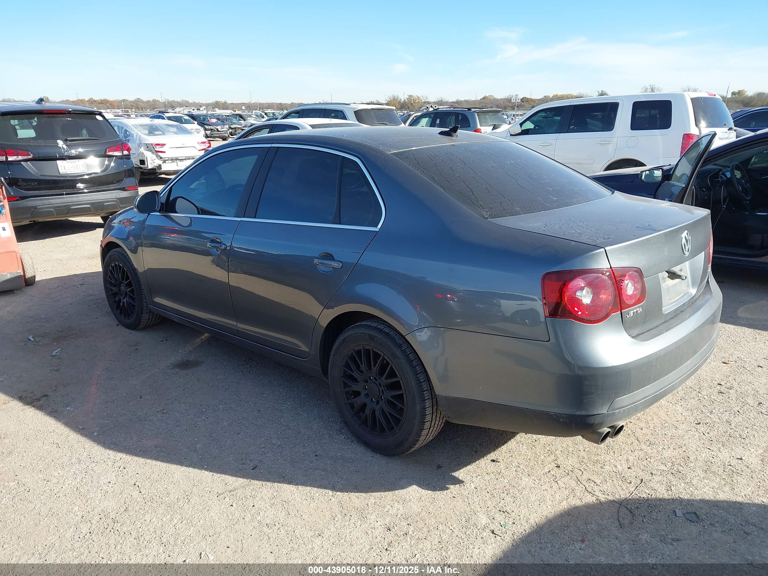 VOLKSWAGEN JETTA image 3