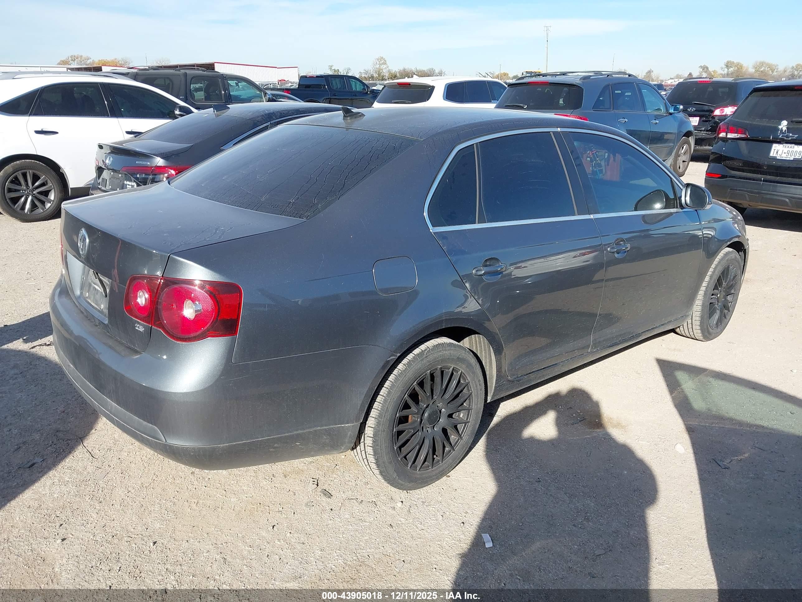 VOLKSWAGEN JETTA image 4