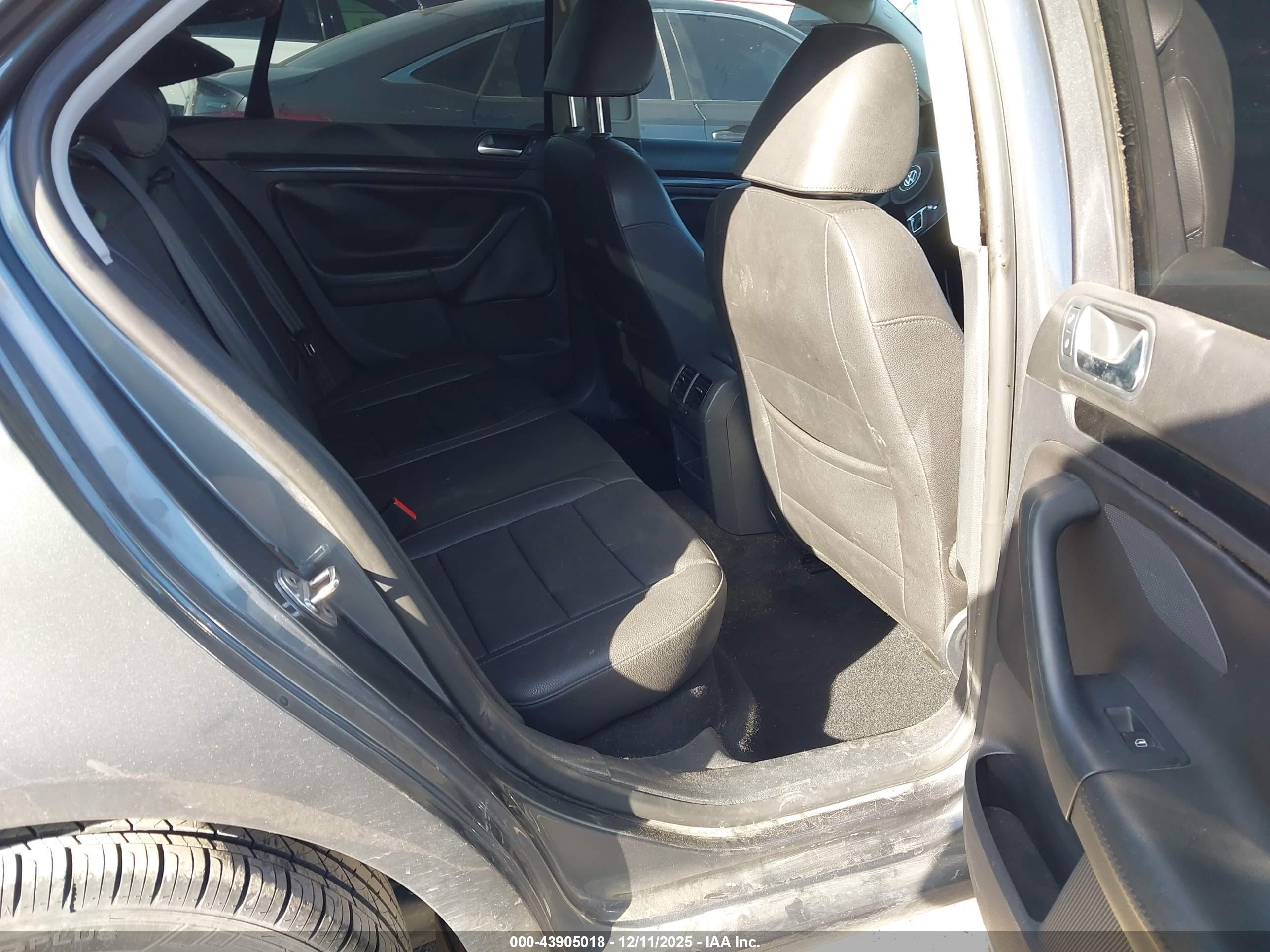 VOLKSWAGEN JETTA image 8