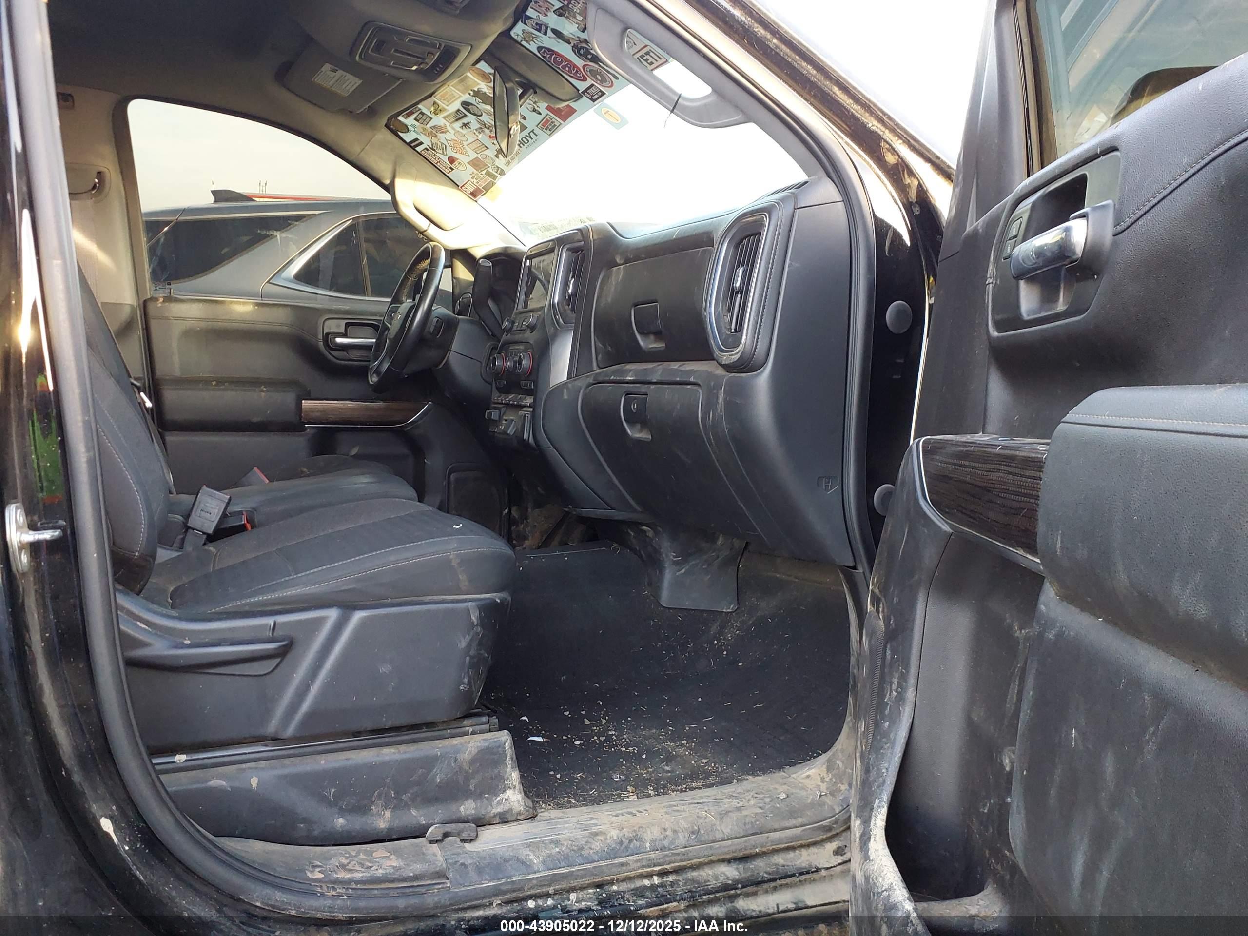 CHEVROLET SILVERADO image 5