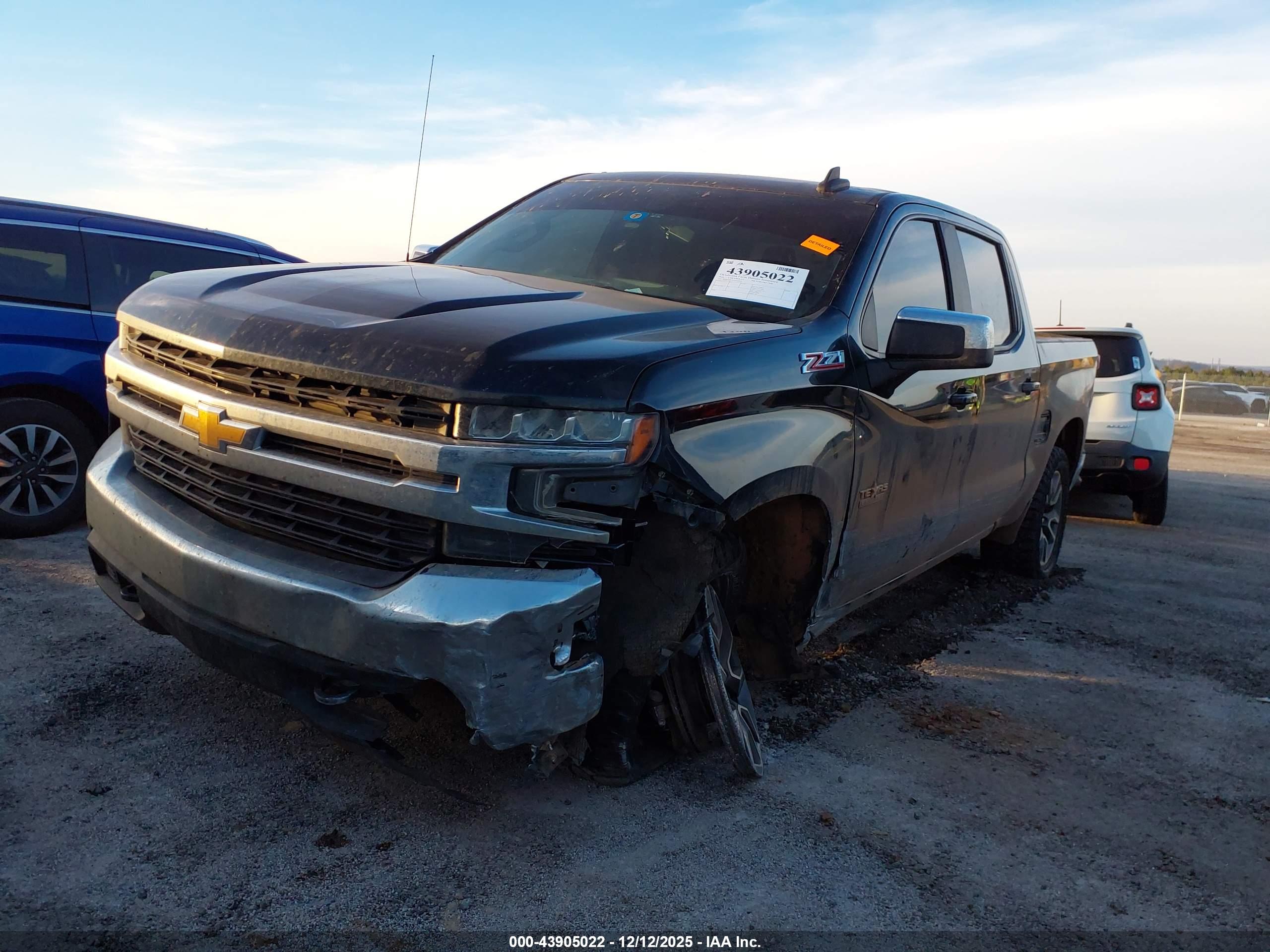 CHEVROLET SILVERADO image 6