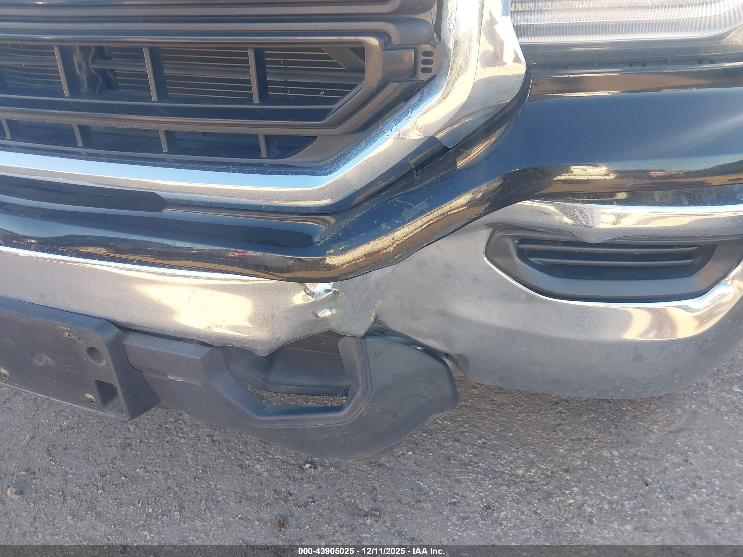GMC SIERRA image 6