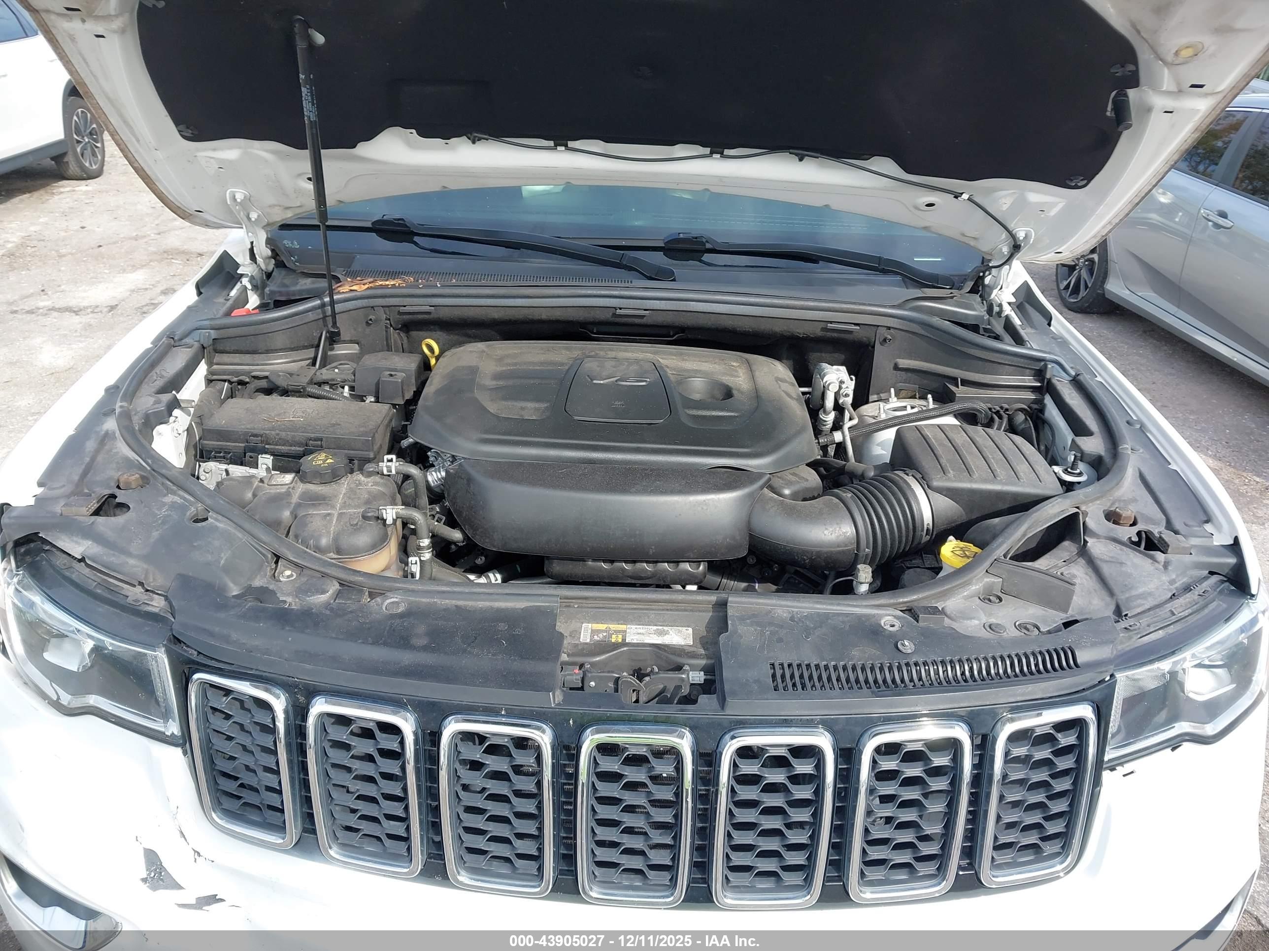 JEEP GRAND image 10