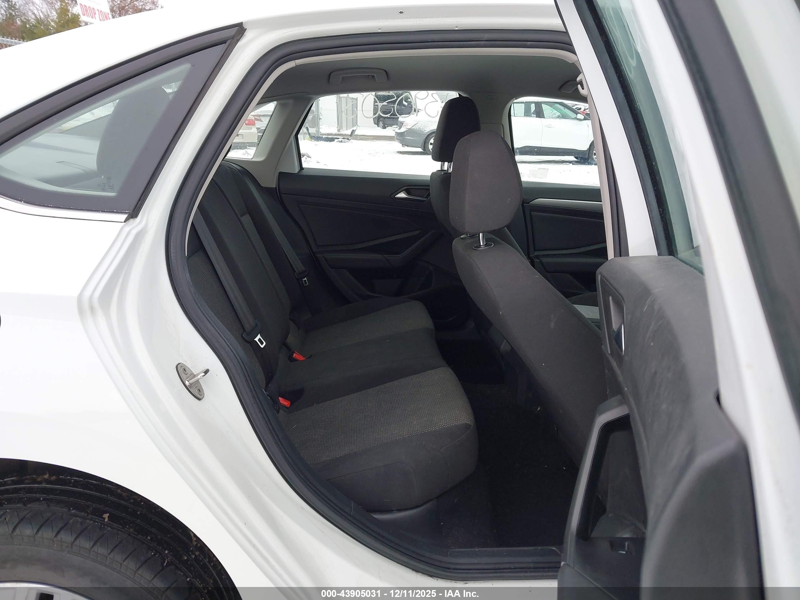 VOLKSWAGEN JETTA image 8