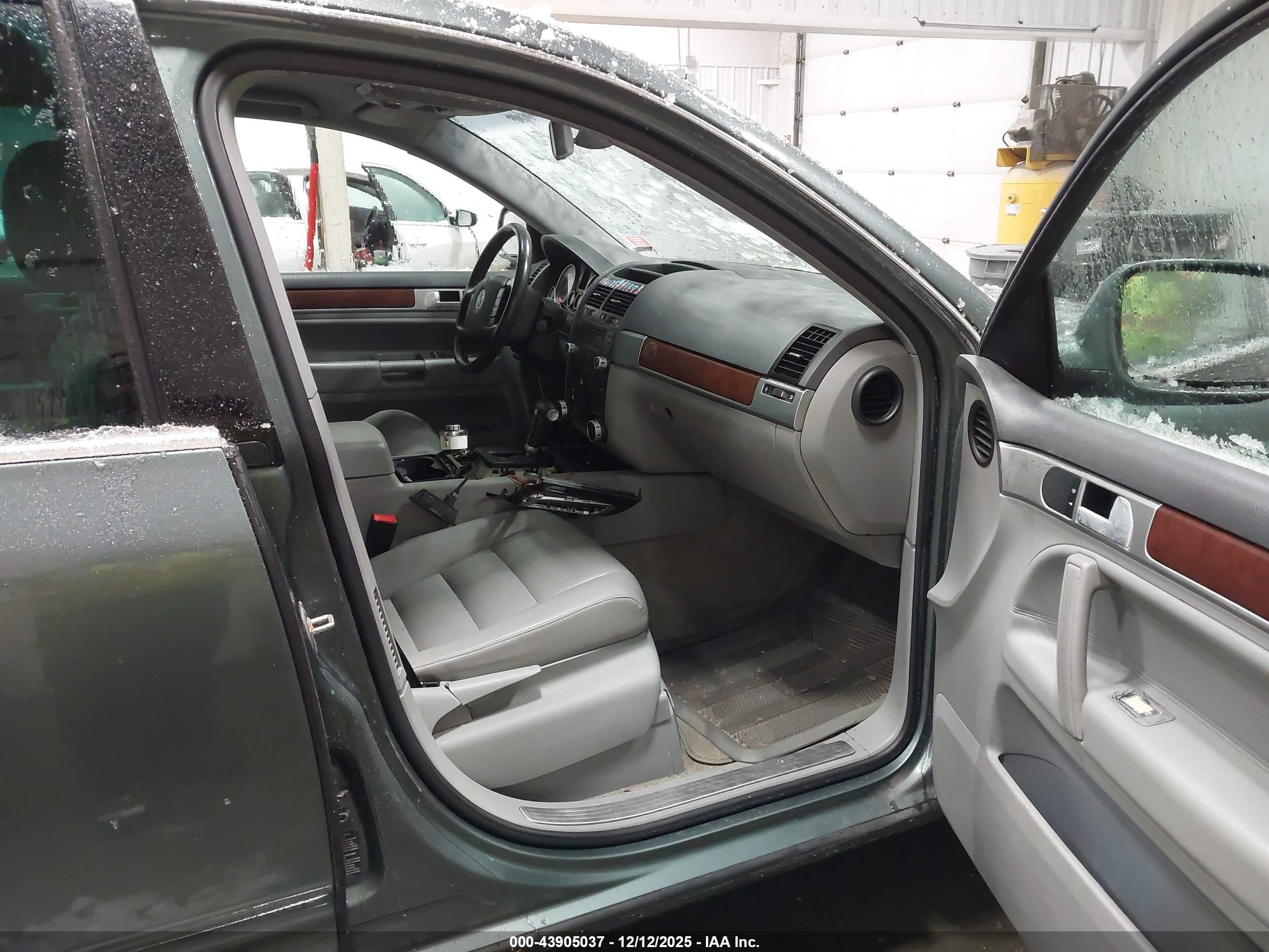 VOLKSWAGEN TOUAREG image 5