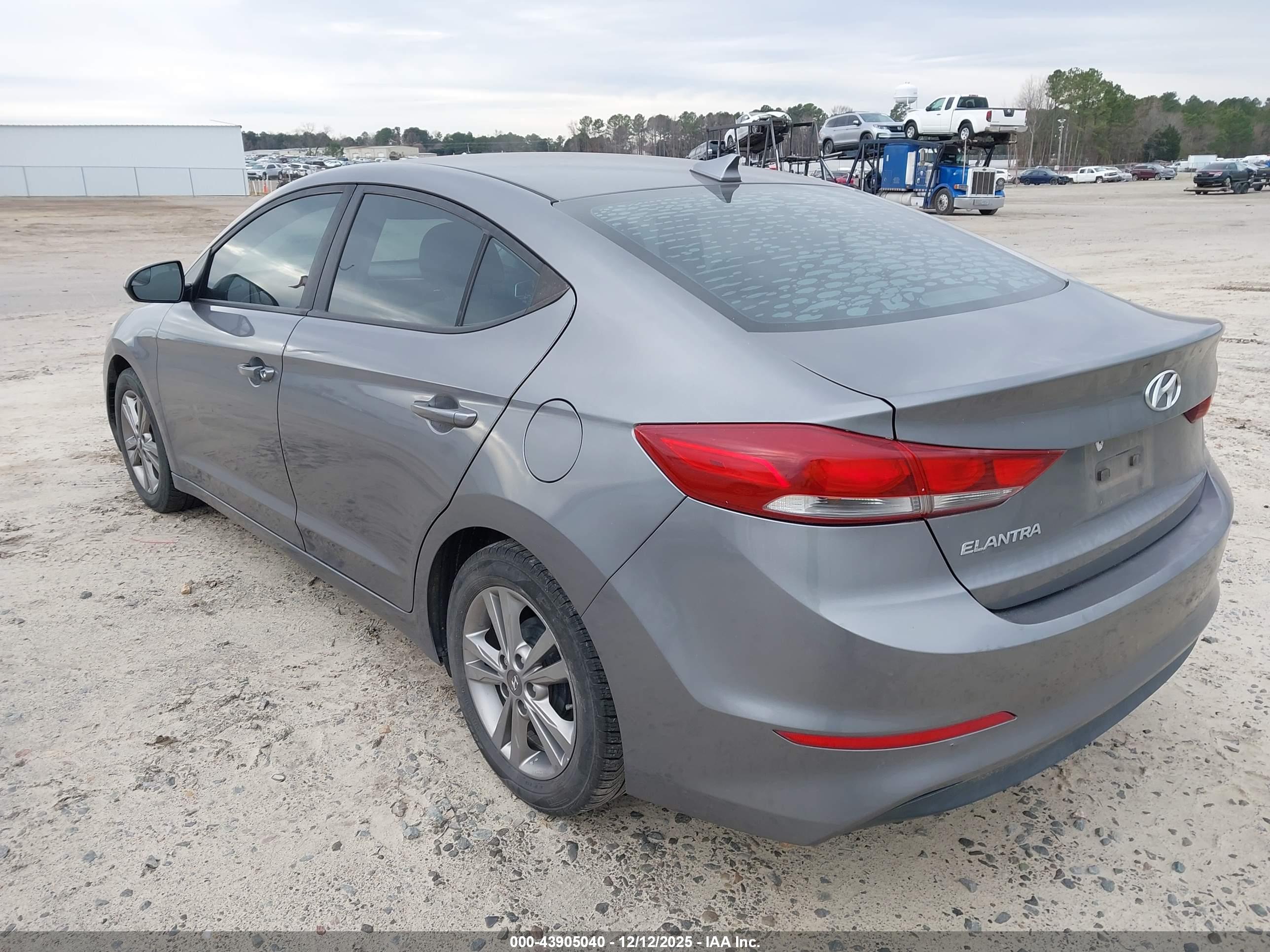 HYUNDAI ELANTRA image 3