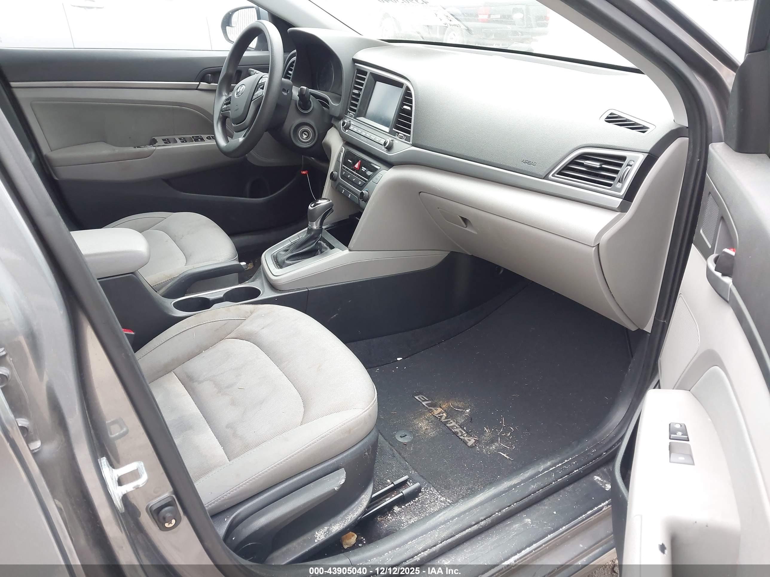 HYUNDAI ELANTRA image 5