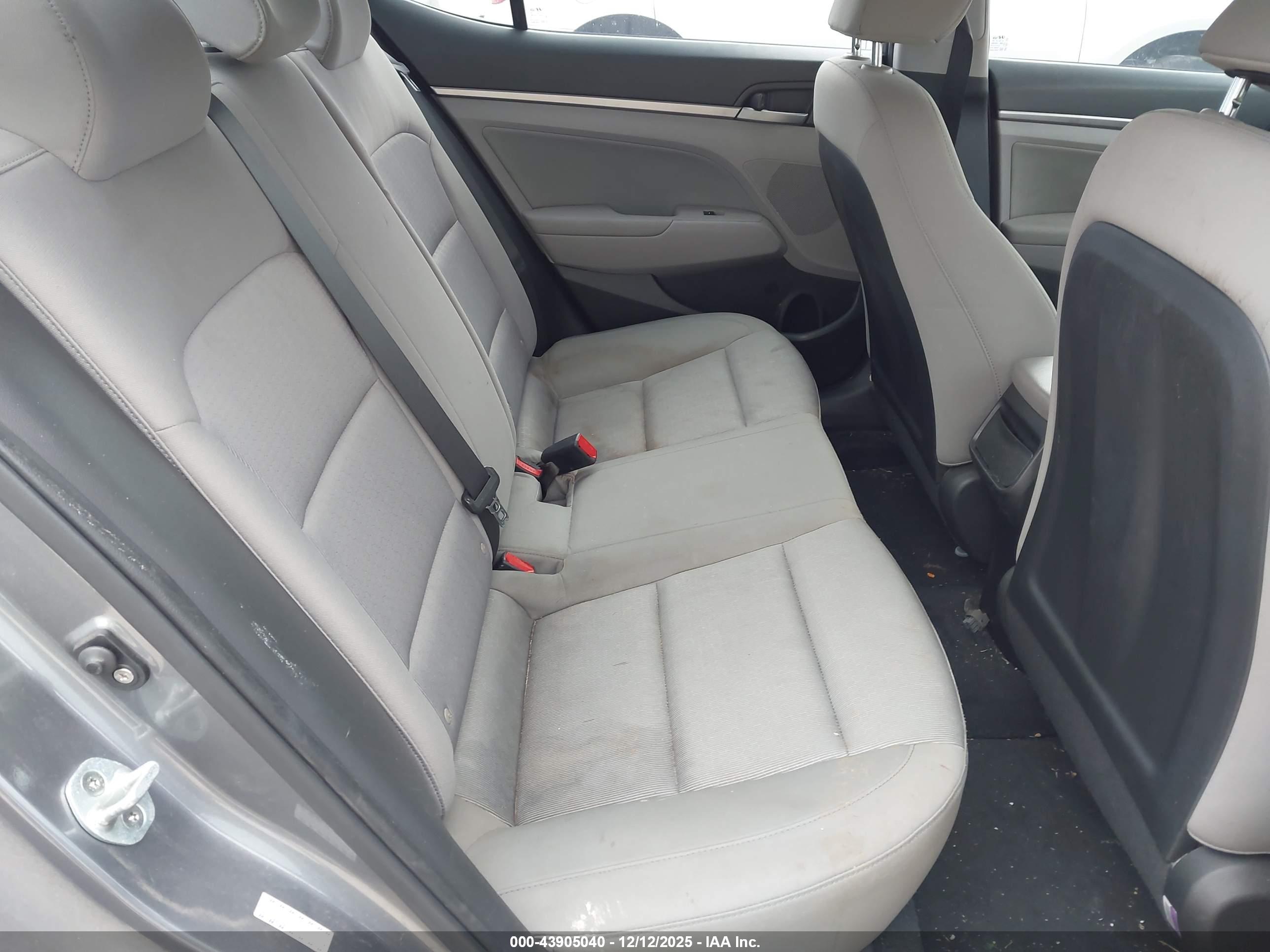 HYUNDAI ELANTRA image 8