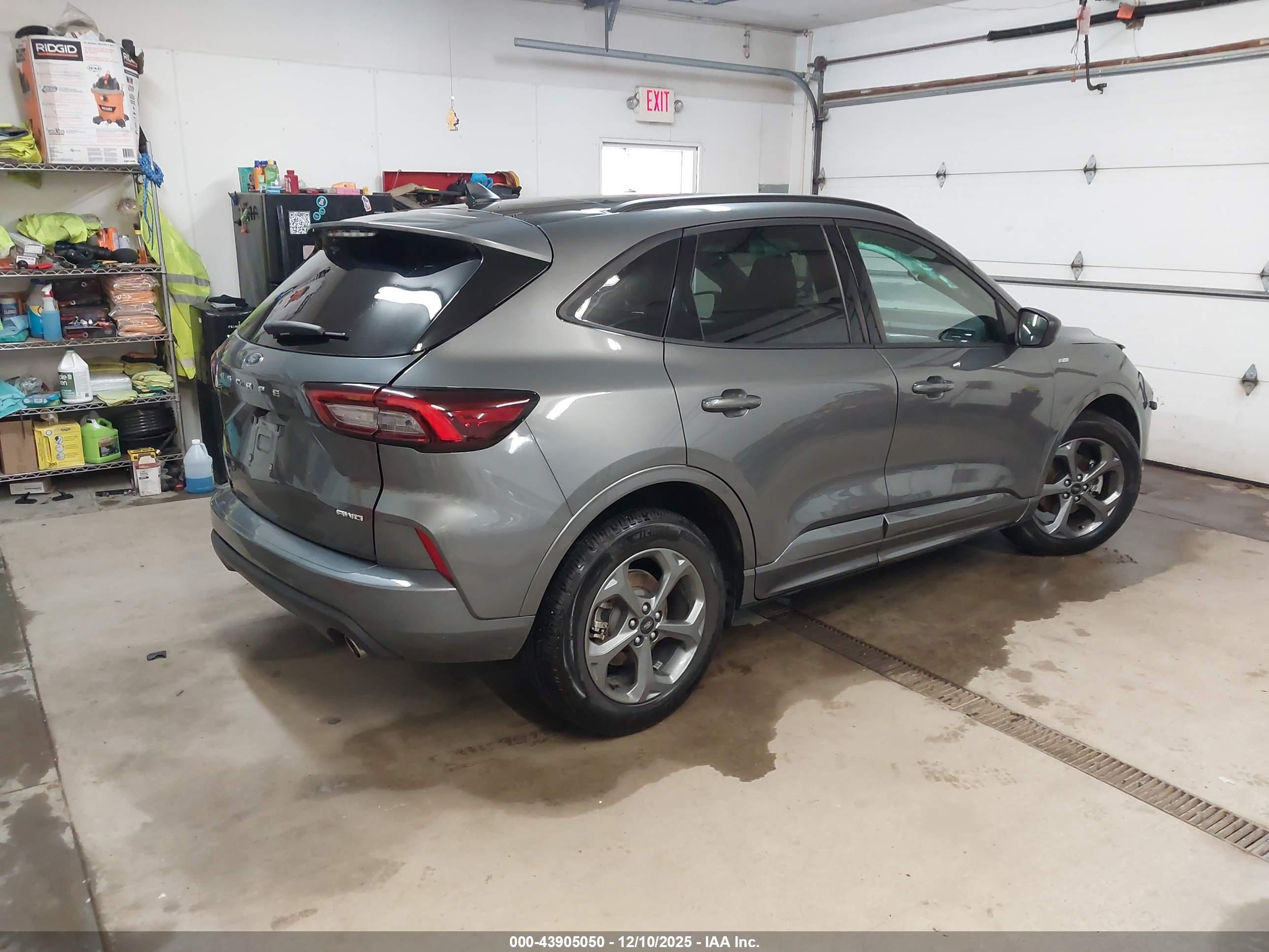 FORD ESCAPE image 4
