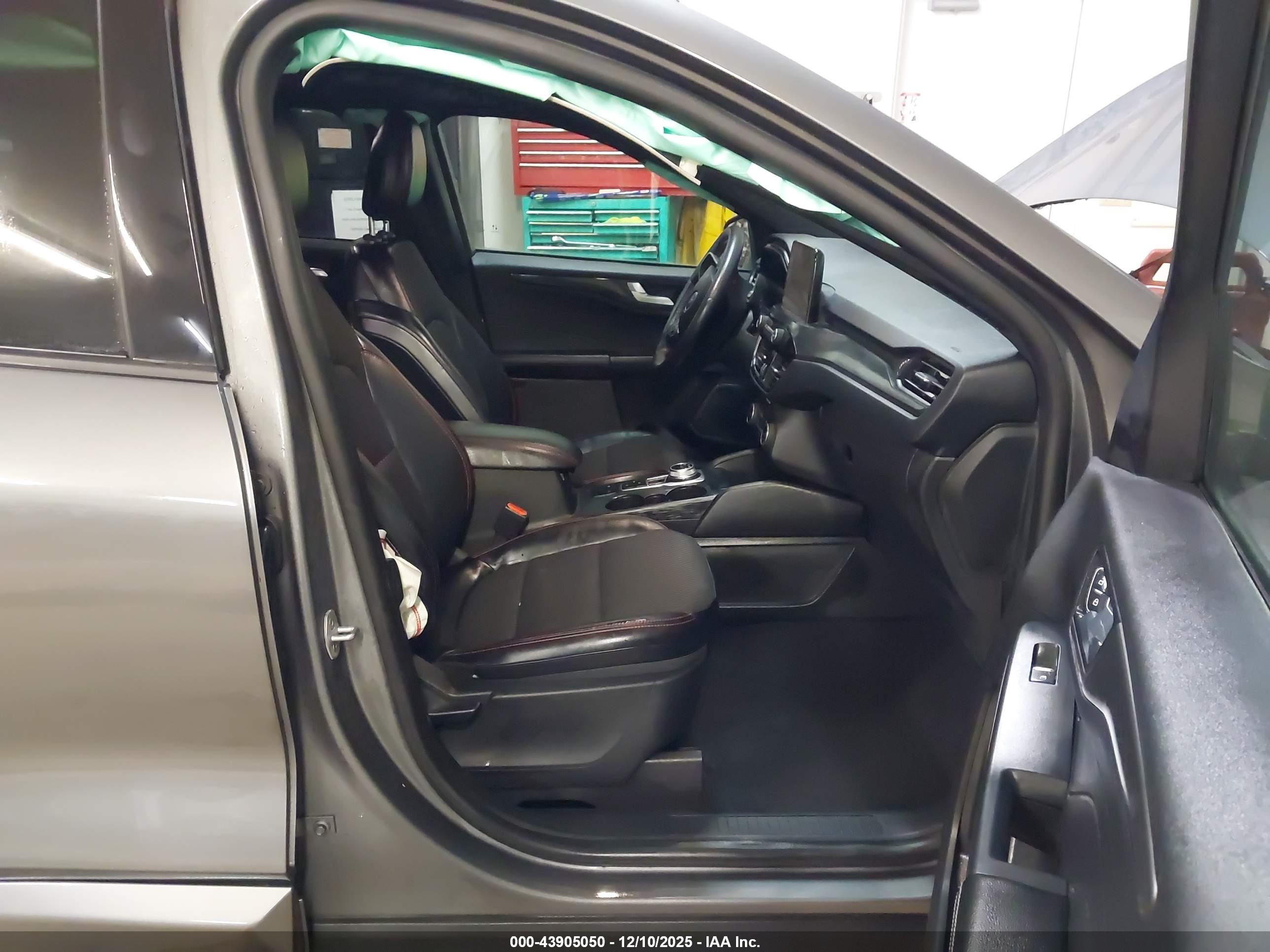 FORD ESCAPE image 5