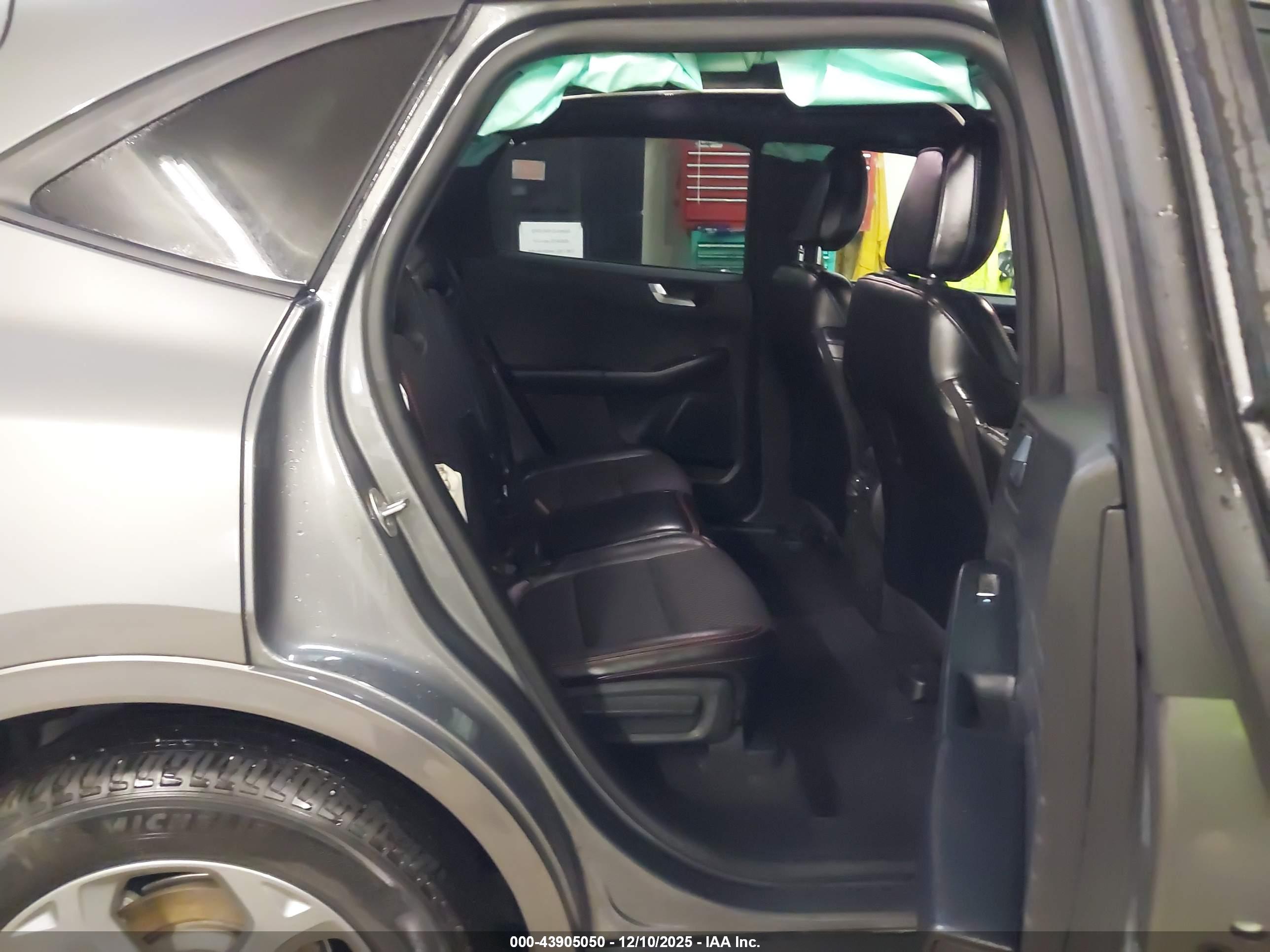 FORD ESCAPE image 8
