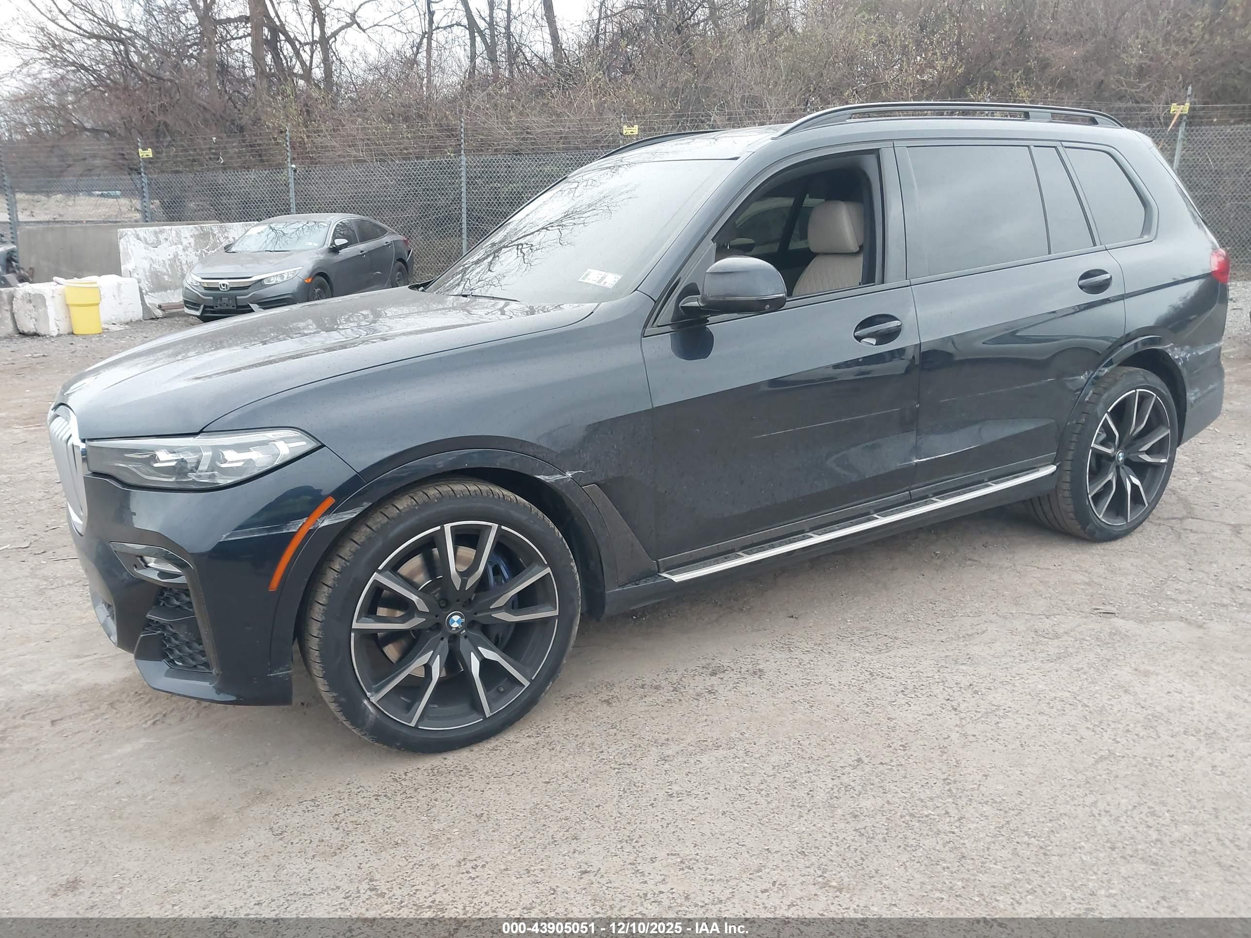 BMW X7 image 2