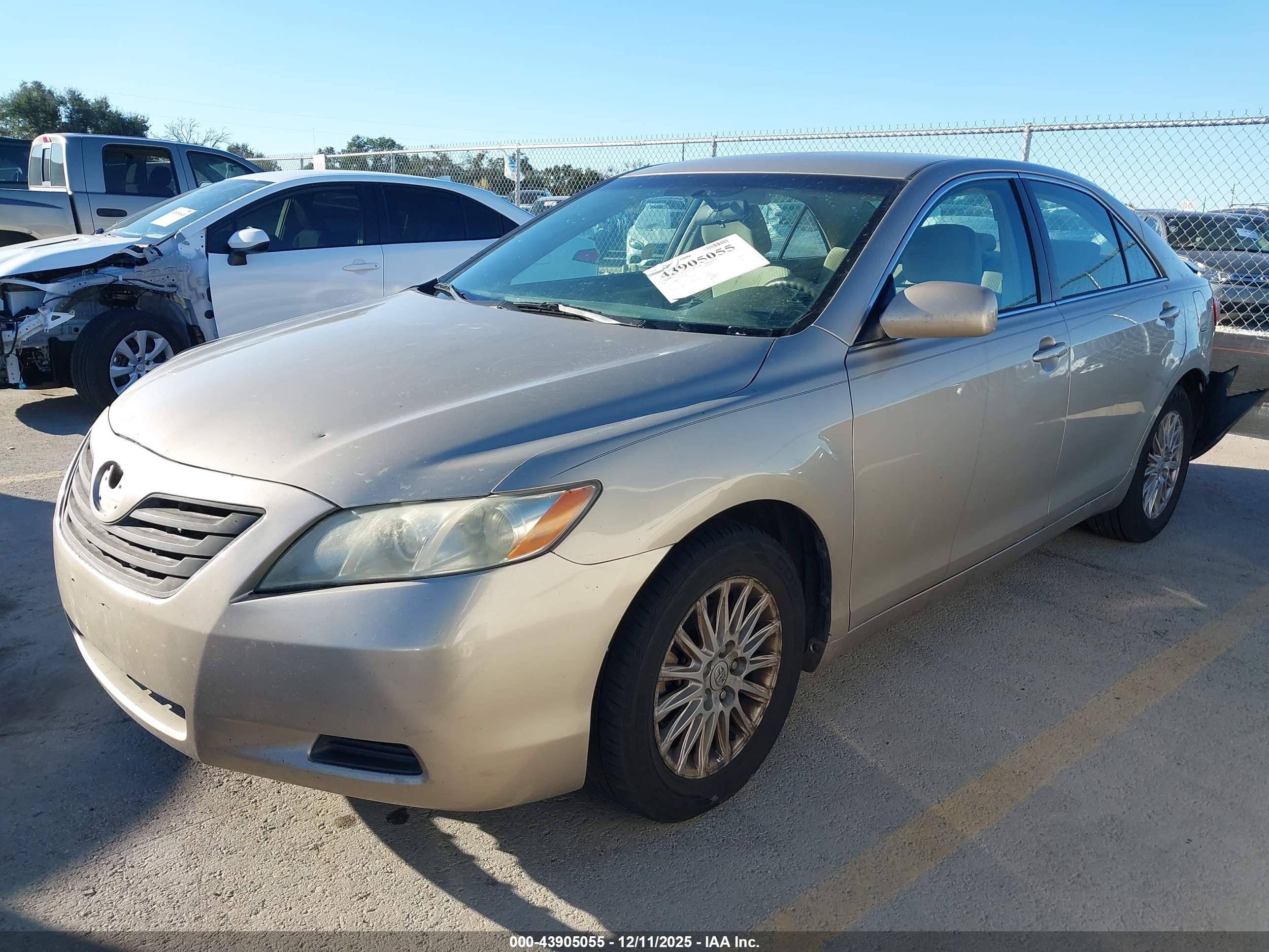 TOYOTA CAMRY image 2