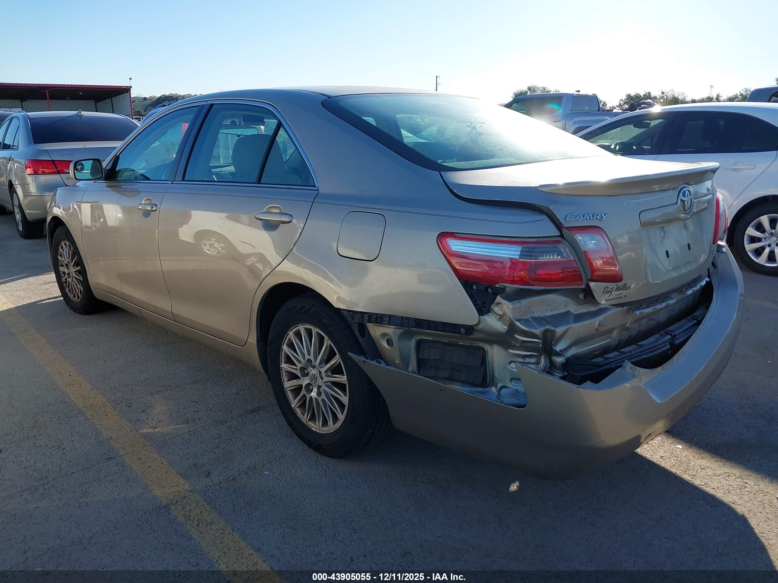 TOYOTA CAMRY image 3