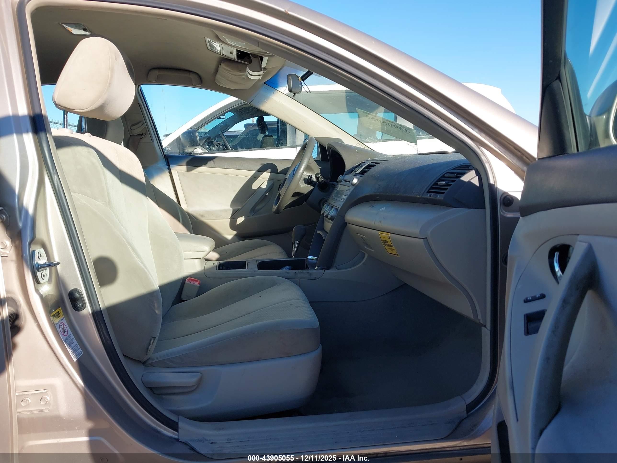 TOYOTA CAMRY image 5