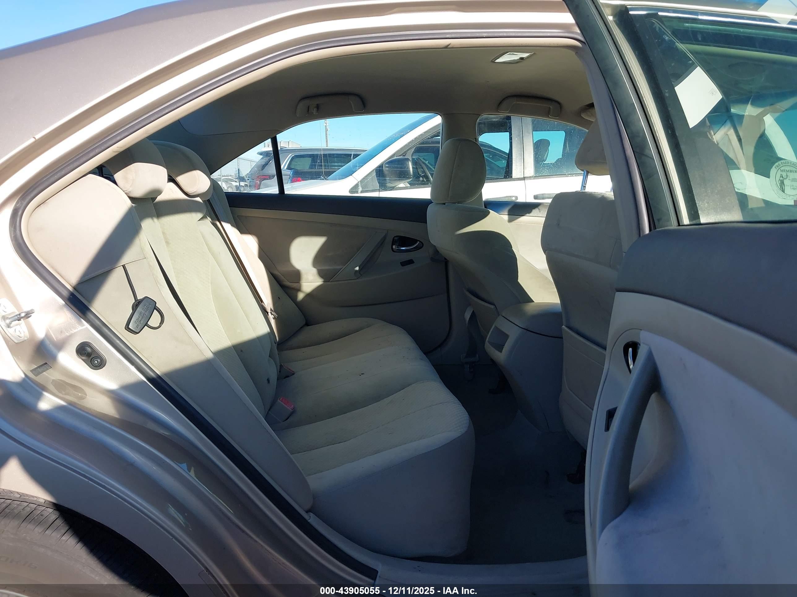 TOYOTA CAMRY image 8