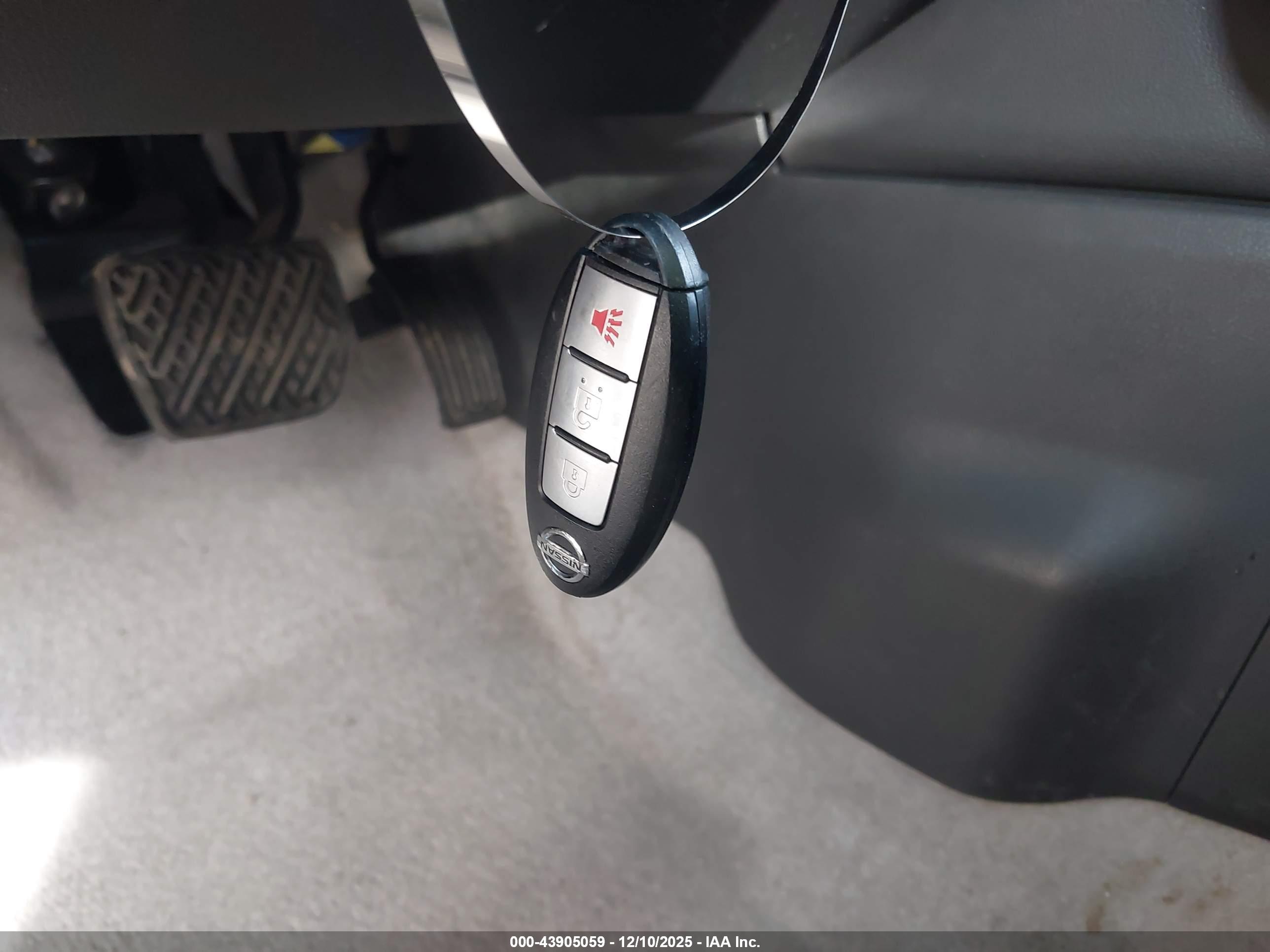 NISSAN ROGUE image 11