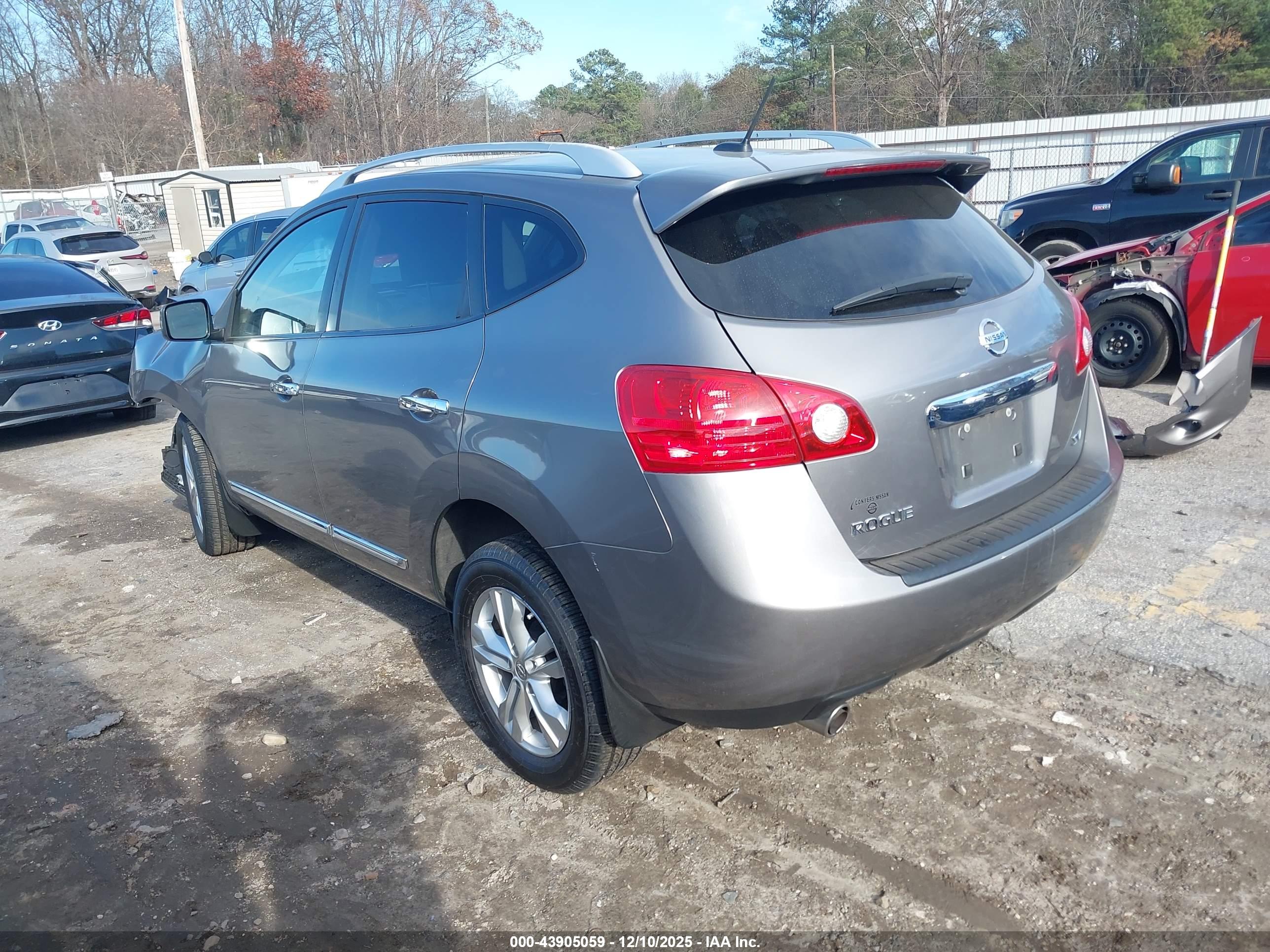 NISSAN ROGUE image 3