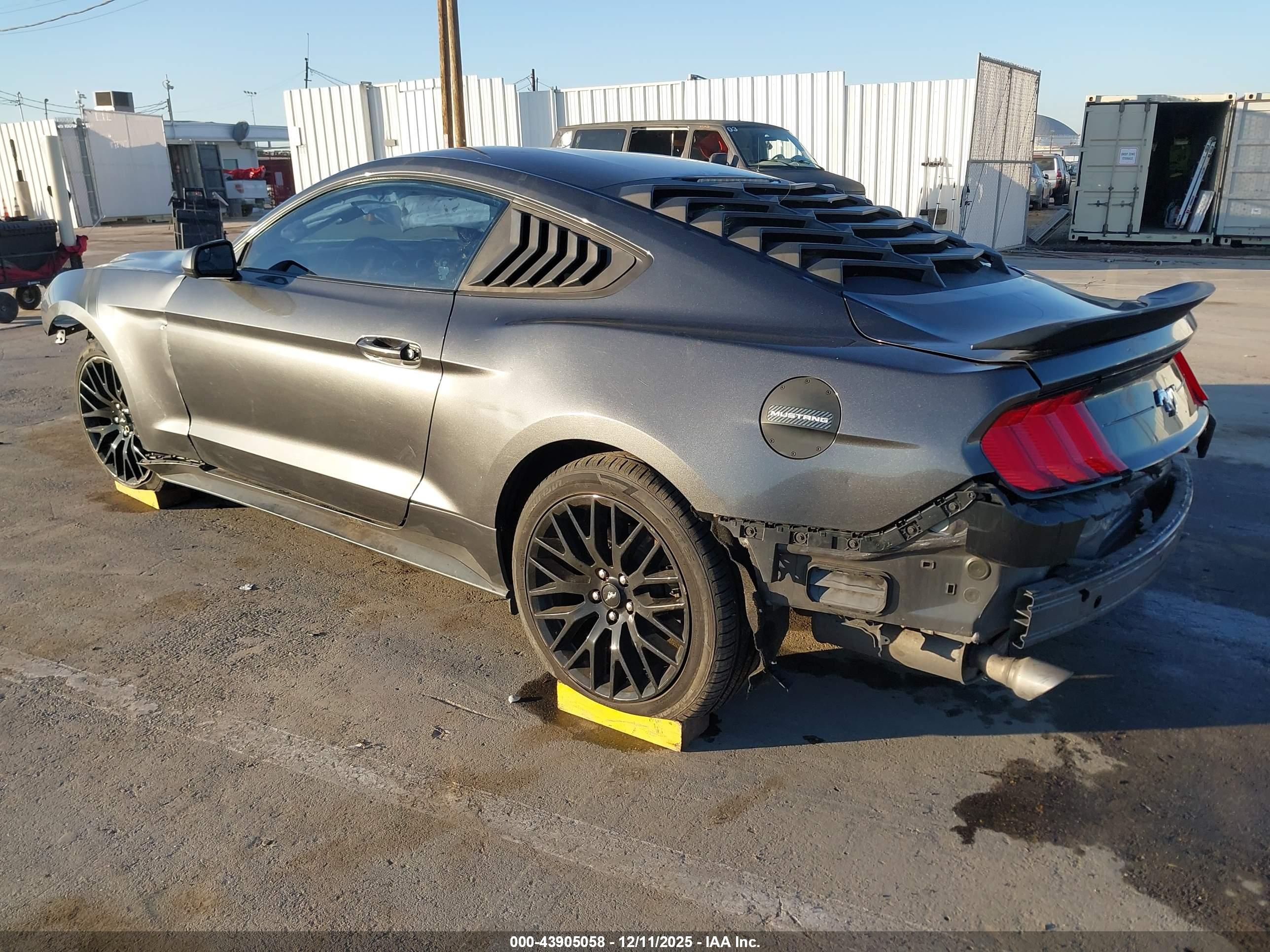 FORD MUSTANG image 3