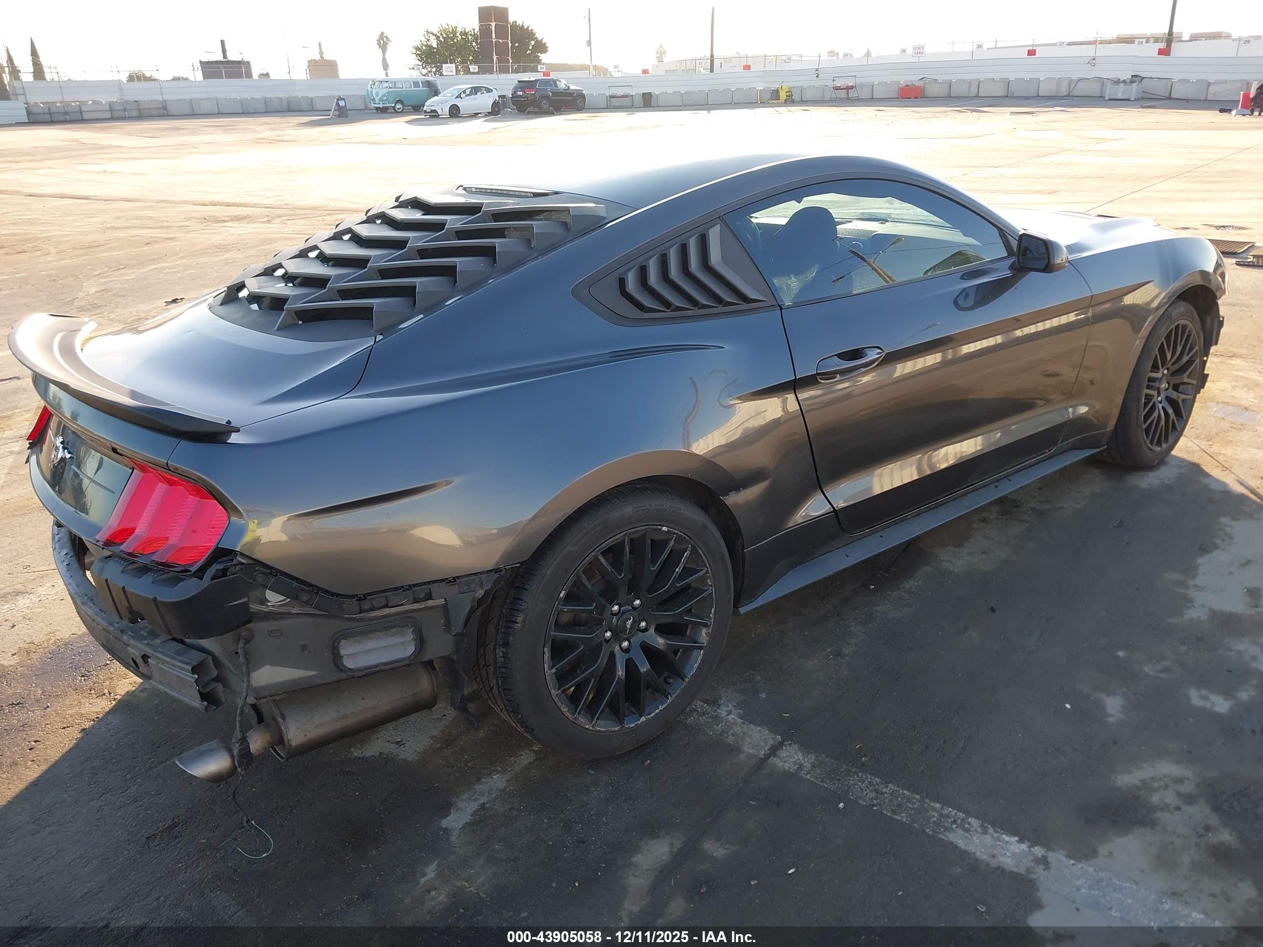 FORD MUSTANG image 4